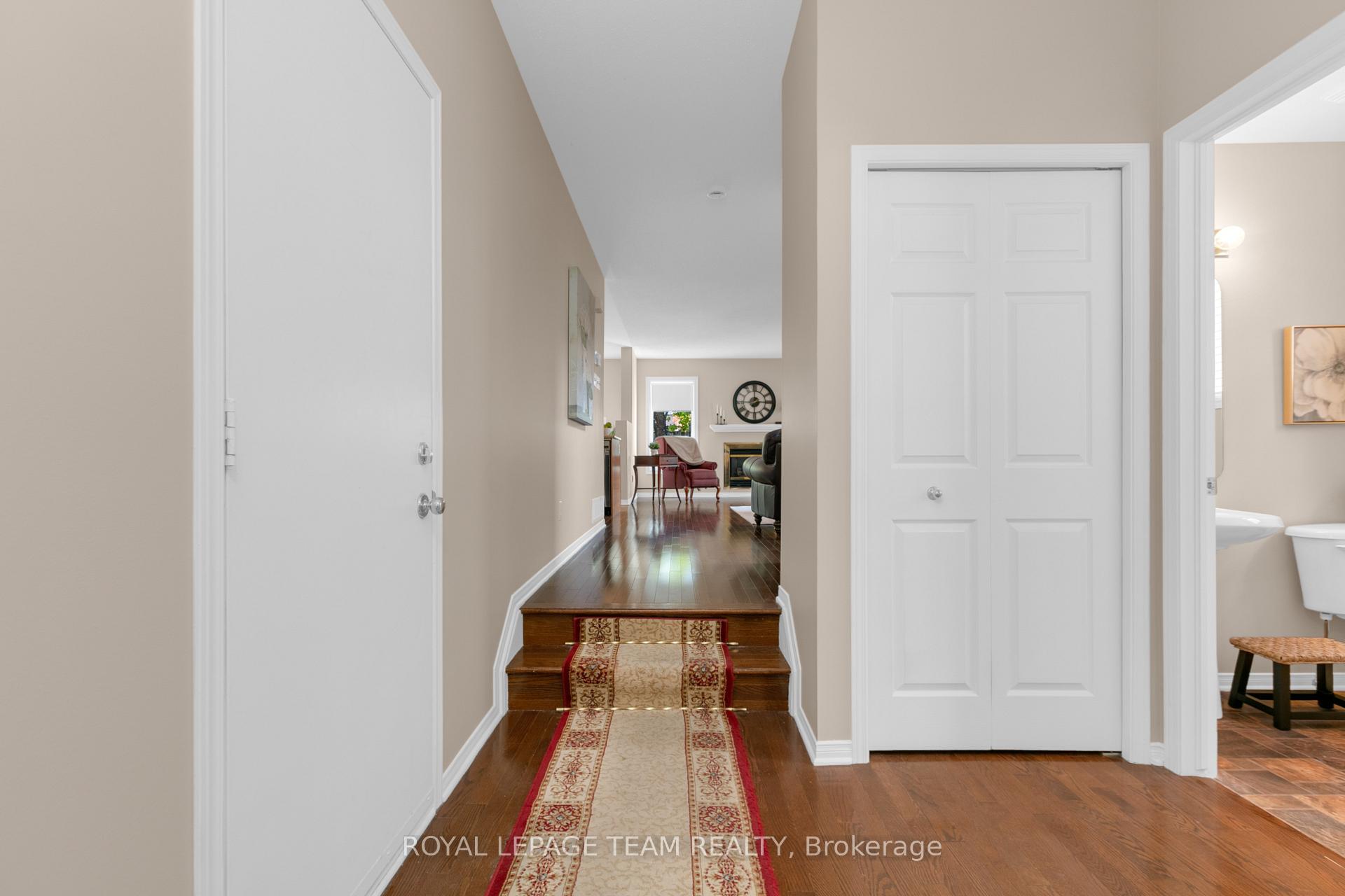 Photo 4 of 28 Appledale Drive, Ottawa, Barrhaven - Longfields — HOMEH