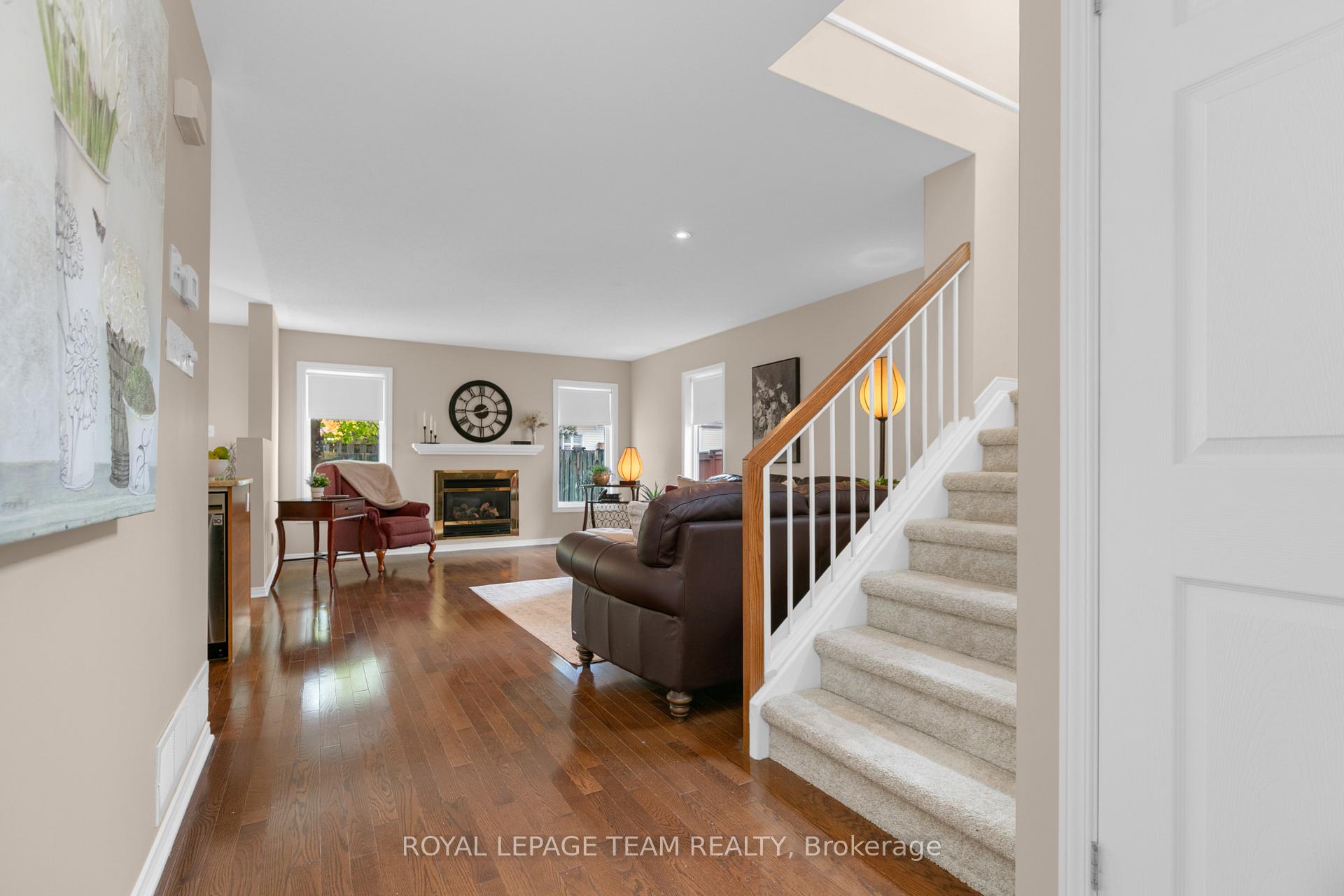 Photo 5 of 28 Appledale Drive, Ottawa, Barrhaven - Longfields — HOMEH