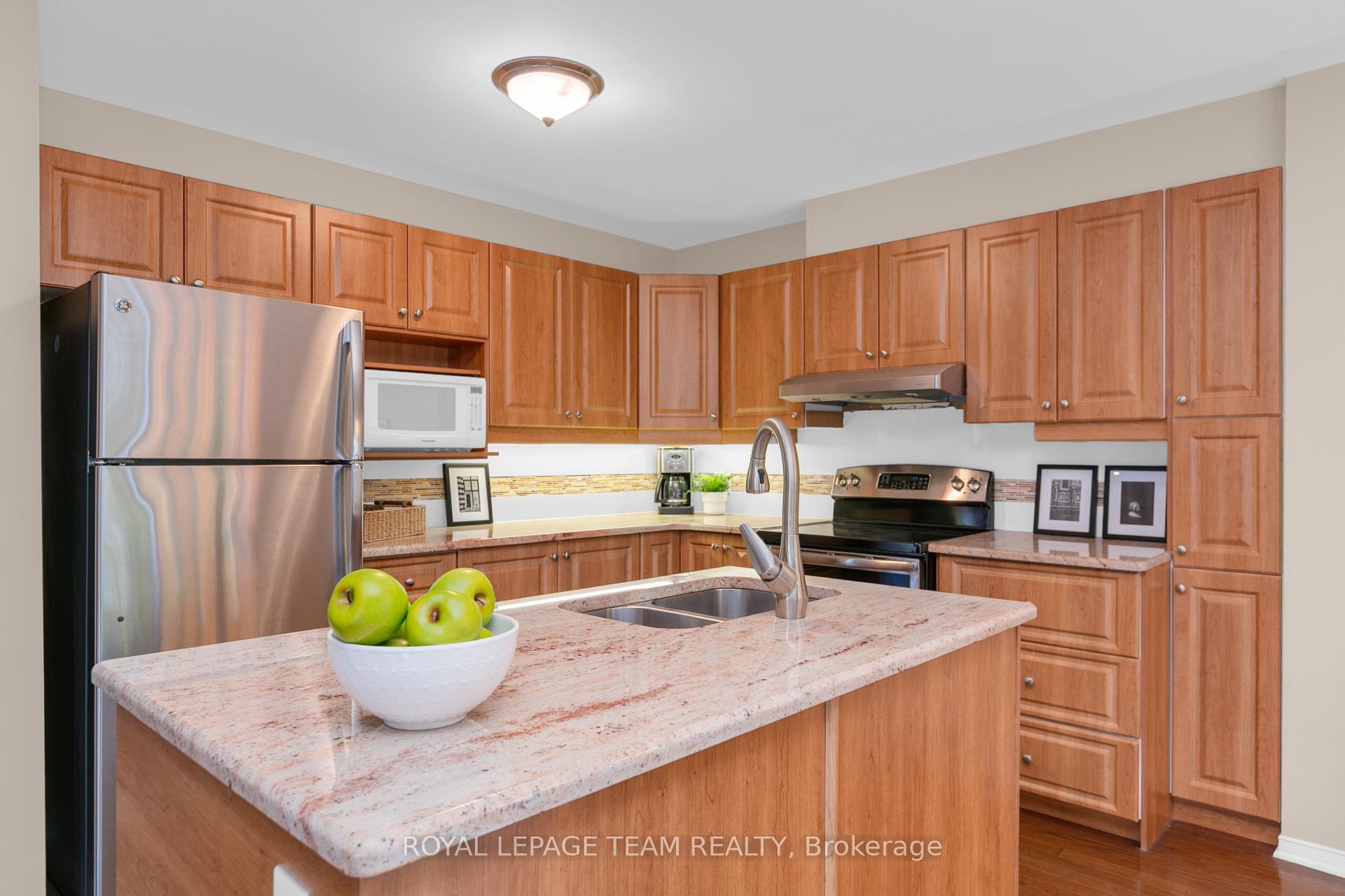 Photo 17 of 28 Appledale Drive, Ottawa, Barrhaven - Longfields — HOMEH