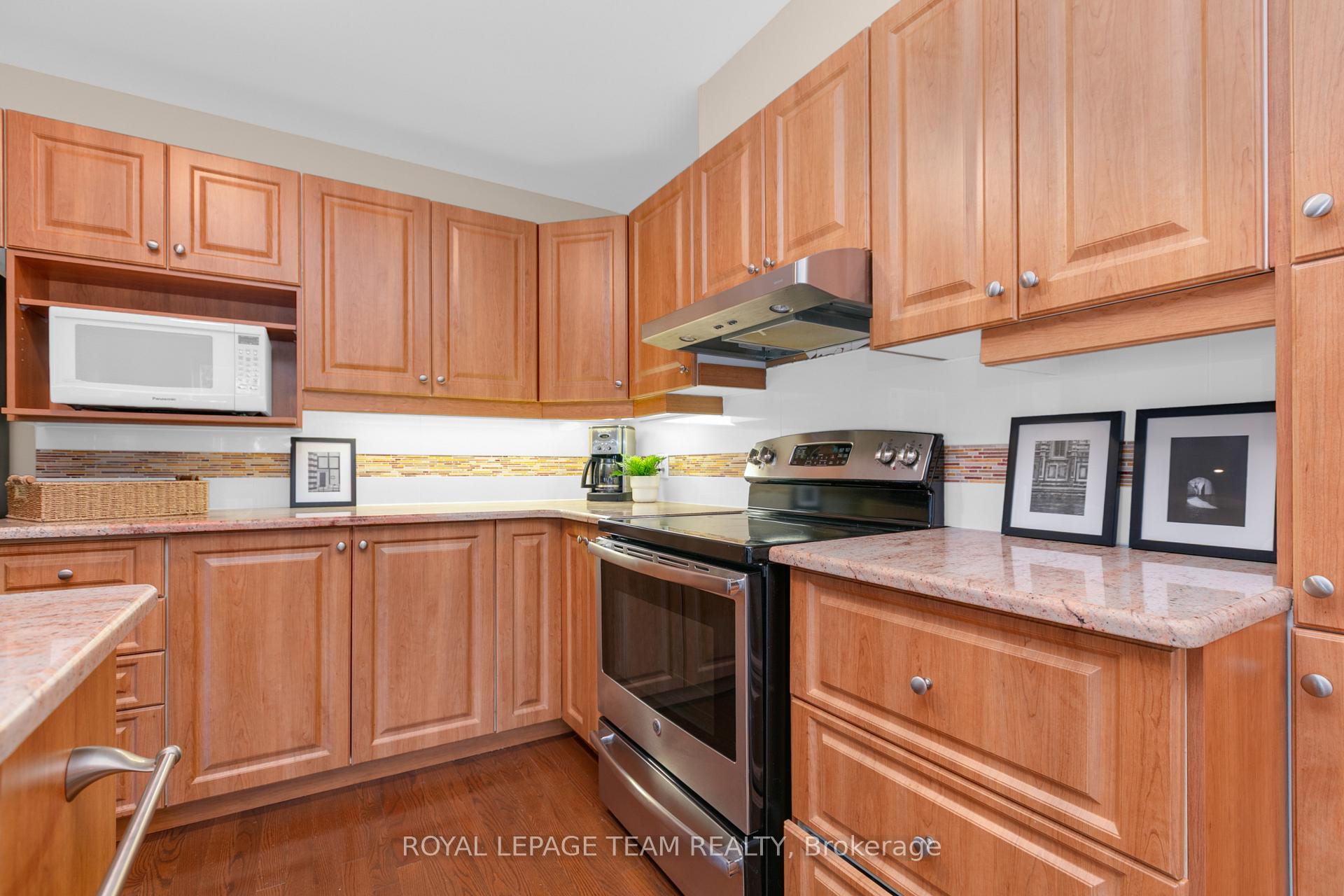 Photo 19 of 28 Appledale Drive, Ottawa, Barrhaven - Longfields — HOMEH