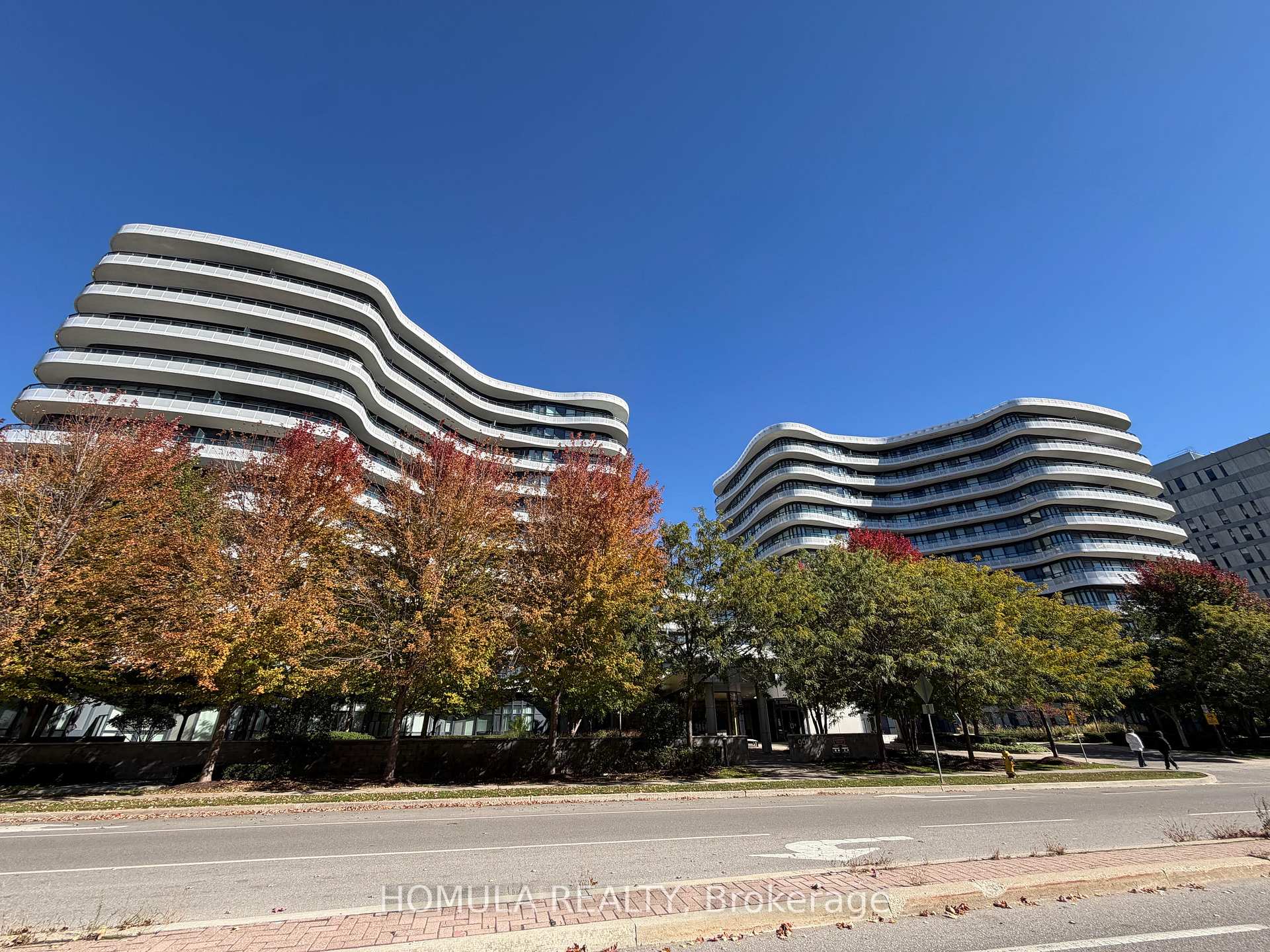 Front of Unit 902, 99 The Donway