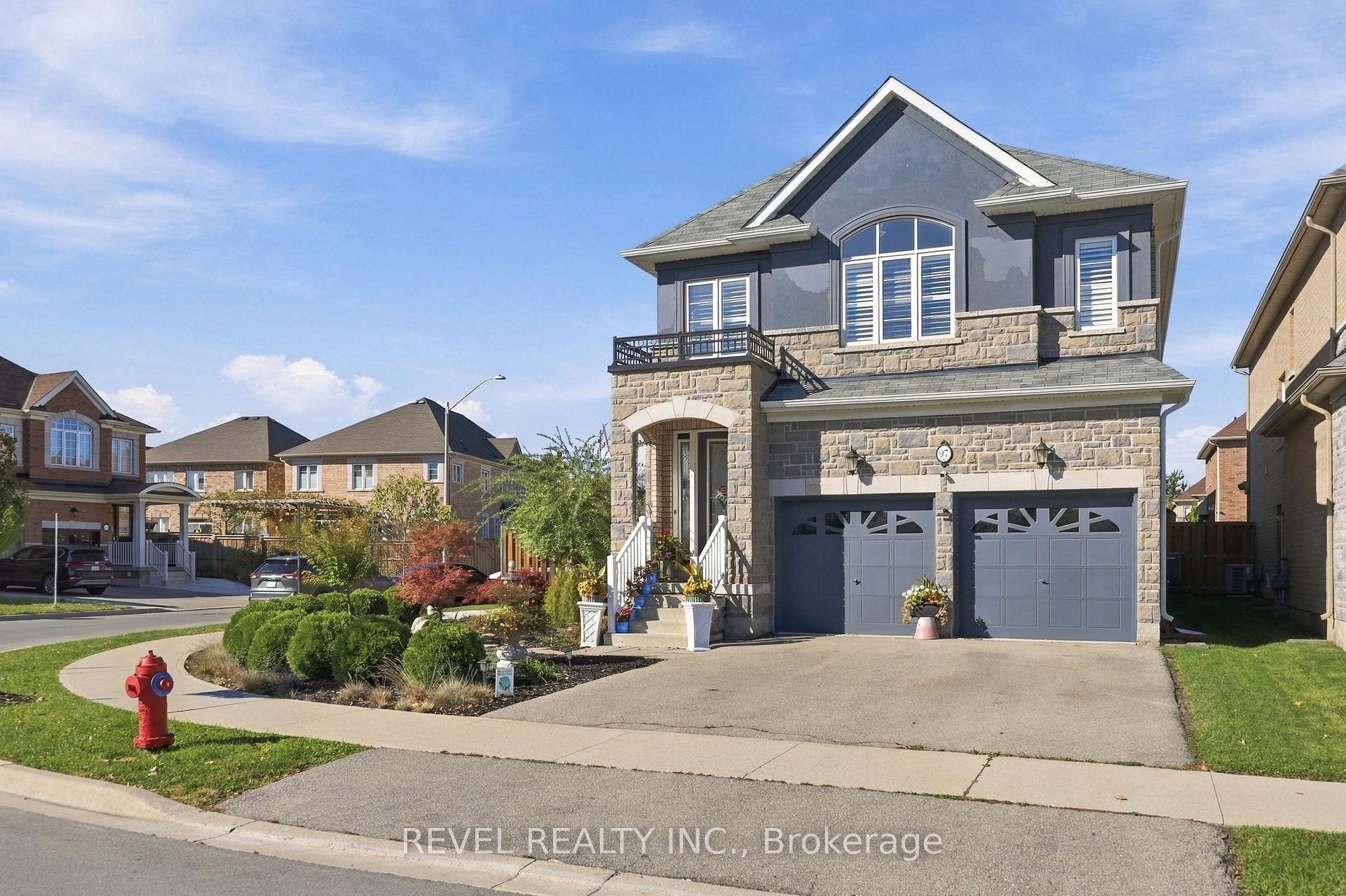 Photo 2 of 97 Narbonne Crescent, Hamilton, Stoney Creek Mountain — HOMEH