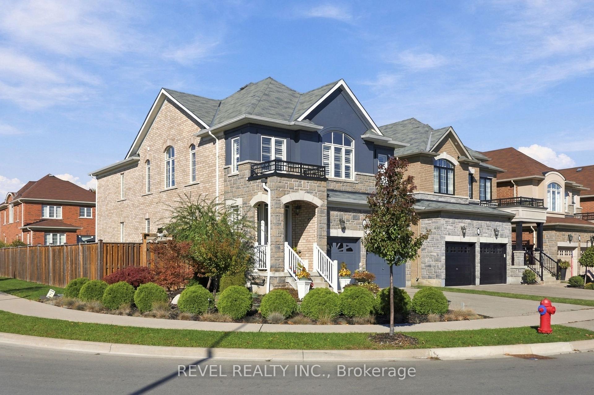 Photo 3 of 97 Narbonne Crescent, Hamilton, Stoney Creek Mountain — HOMEH