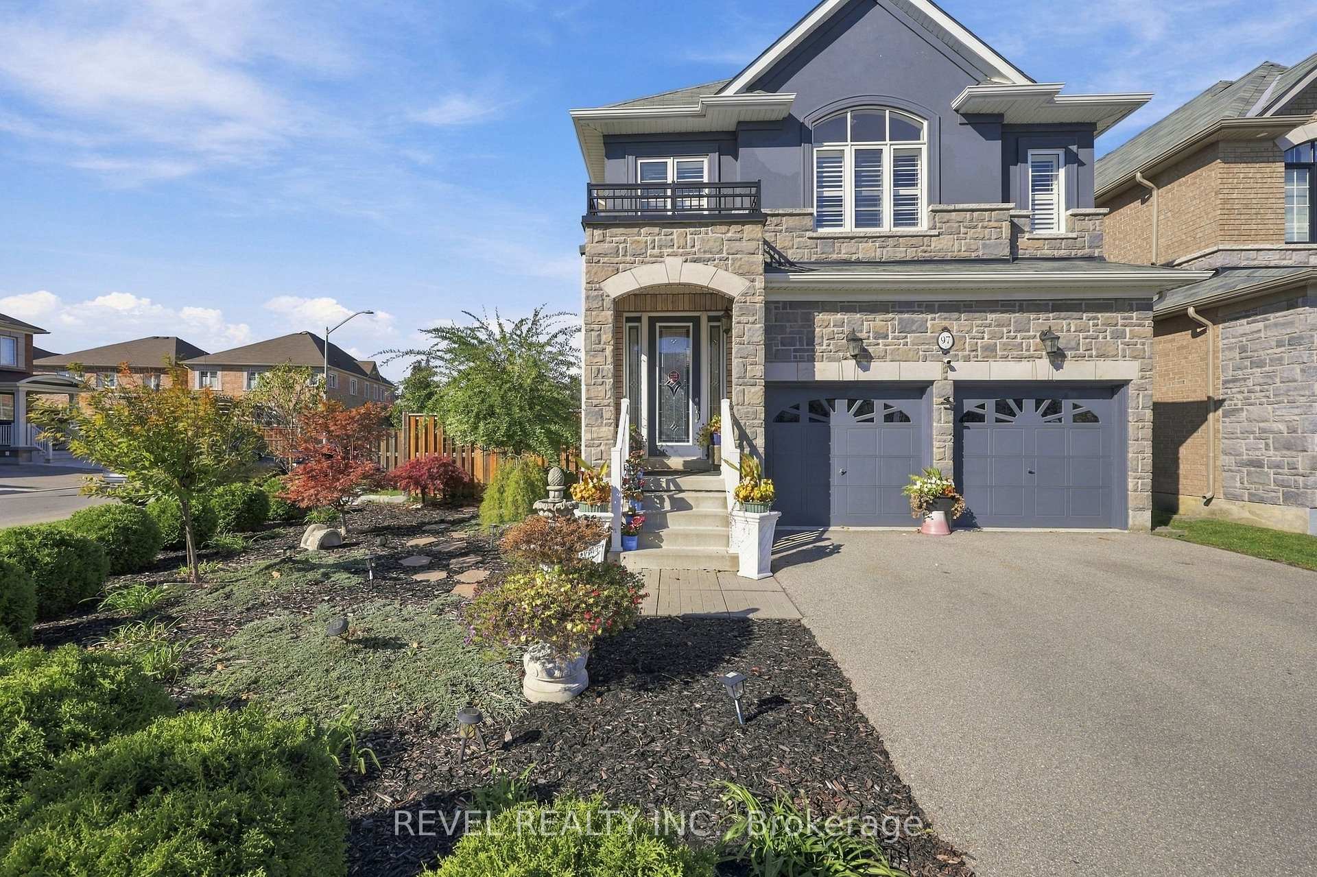 Photo 5 of 97 Narbonne Crescent, Hamilton, Stoney Creek Mountain — HOMEH