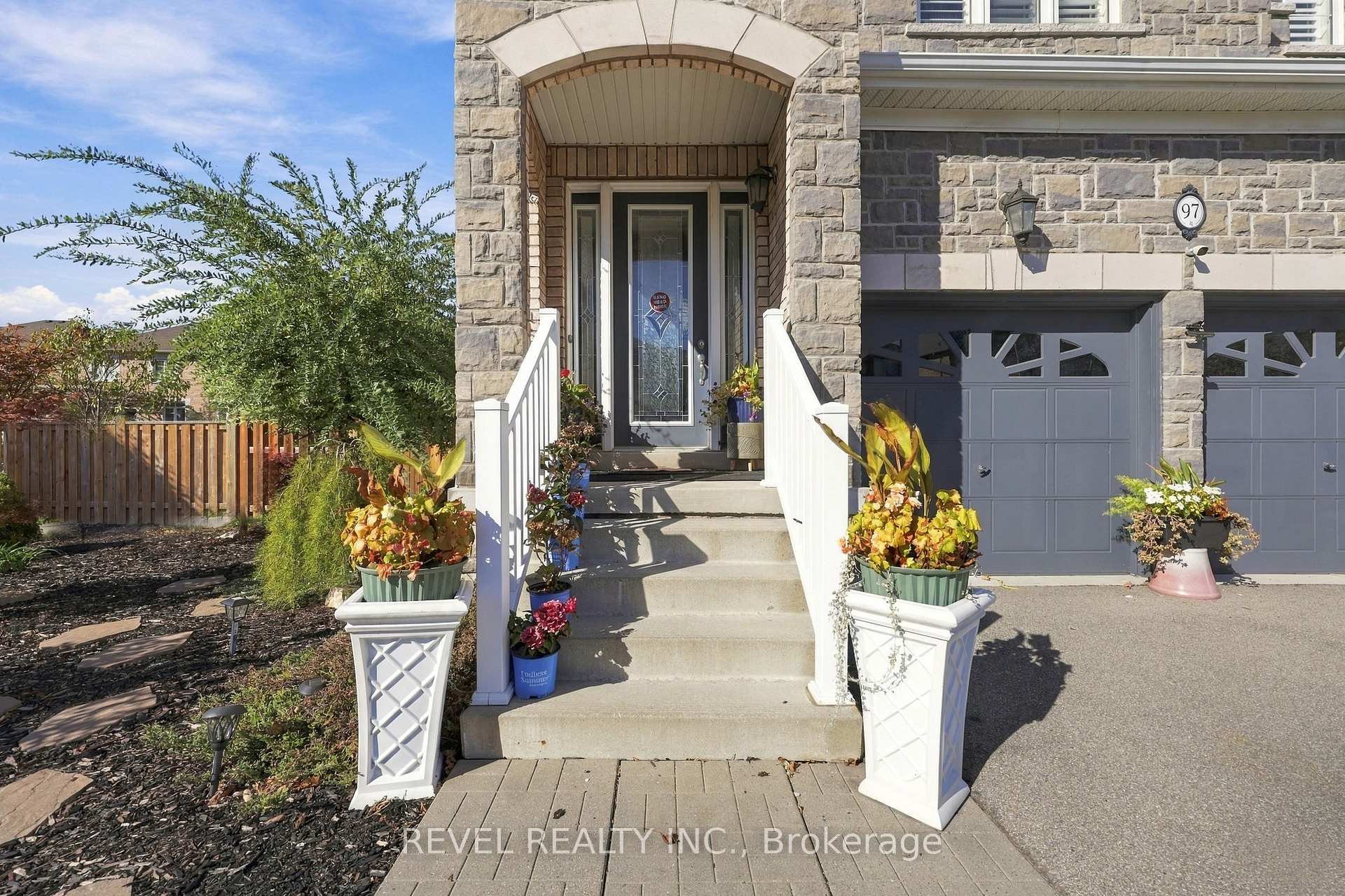 Photo 6 of 97 Narbonne Crescent, Hamilton, Stoney Creek Mountain — HOMEH