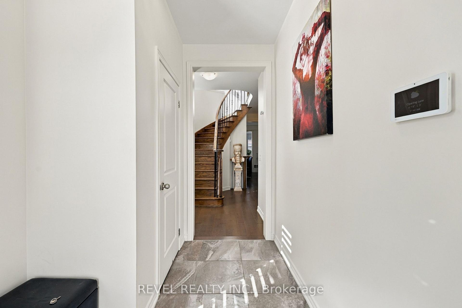 Photo 8 of 97 Narbonne Crescent, Hamilton, Stoney Creek Mountain — HOMEH