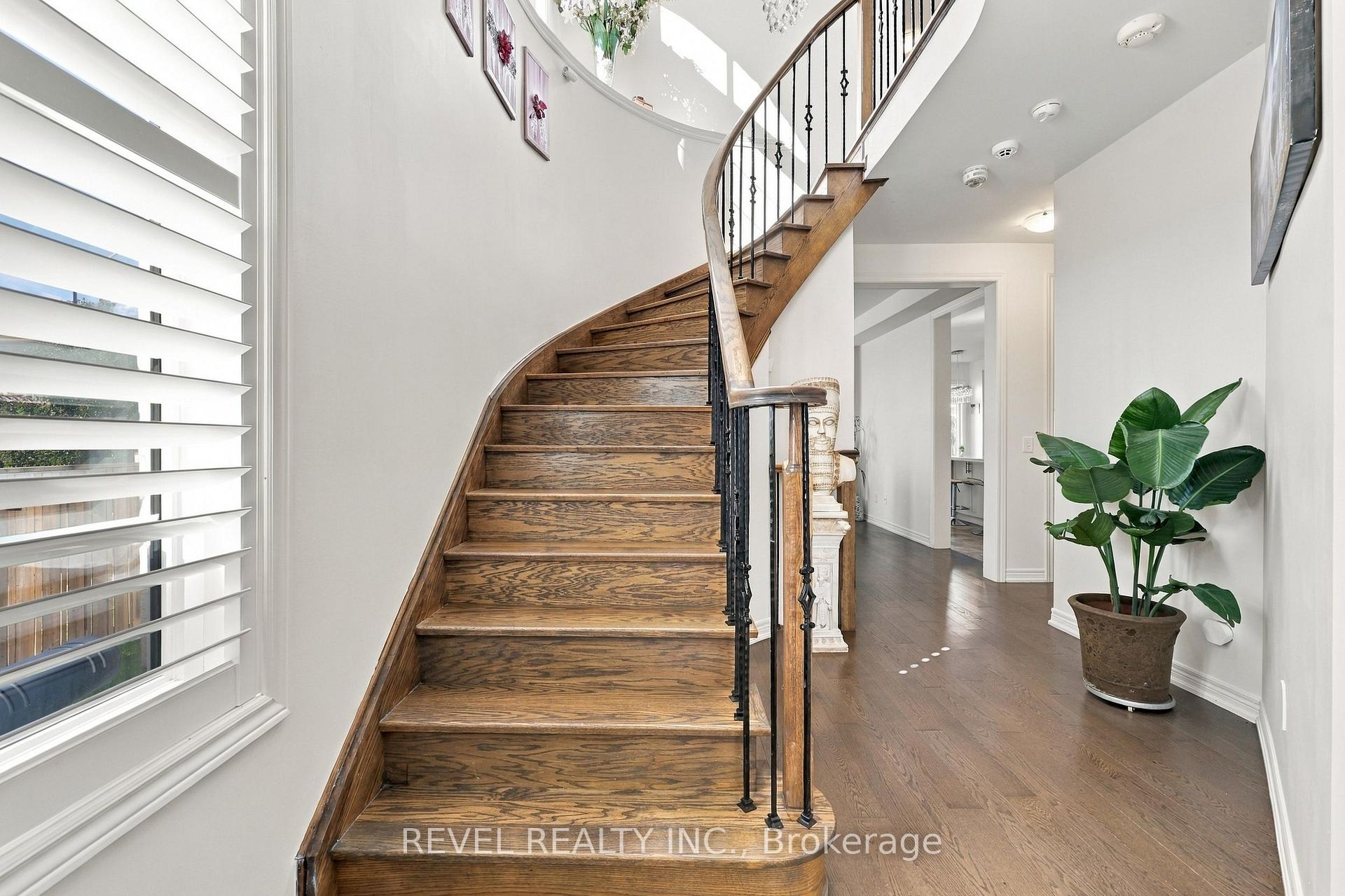 Photo 9 of 97 Narbonne Crescent, Hamilton, Stoney Creek Mountain — HOMEH