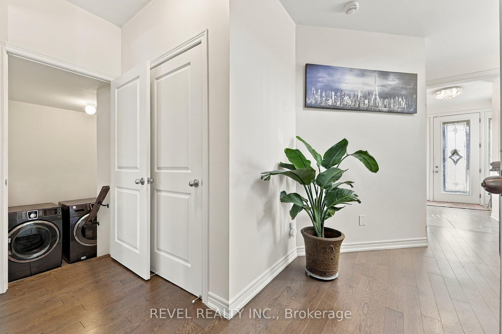 Photo 10 of 97 Narbonne Crescent, Hamilton, Stoney Creek Mountain — HOMEH