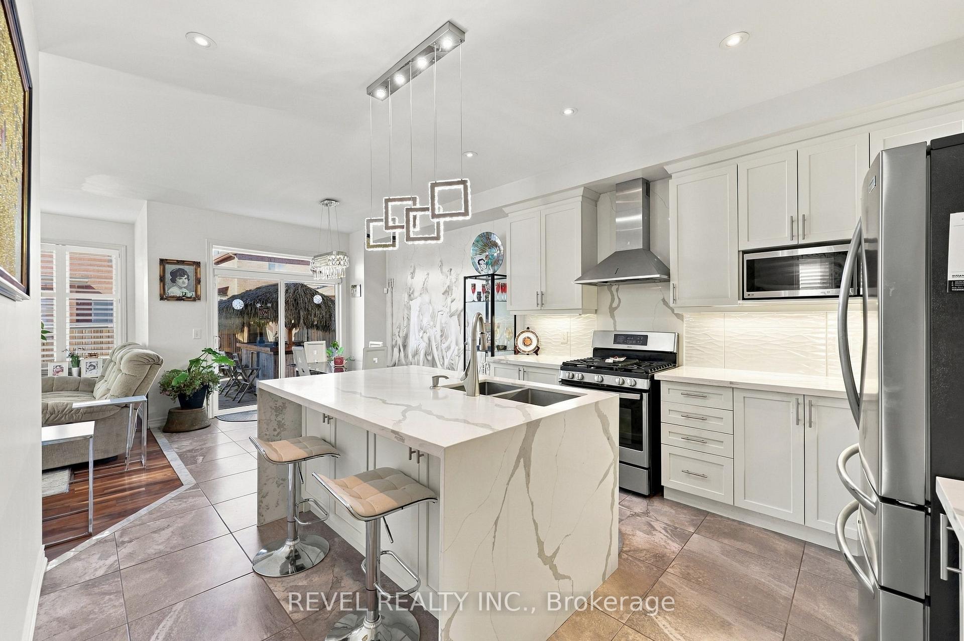 Photo 12 of 97 Narbonne Crescent, Hamilton, Stoney Creek Mountain — HOMEH
