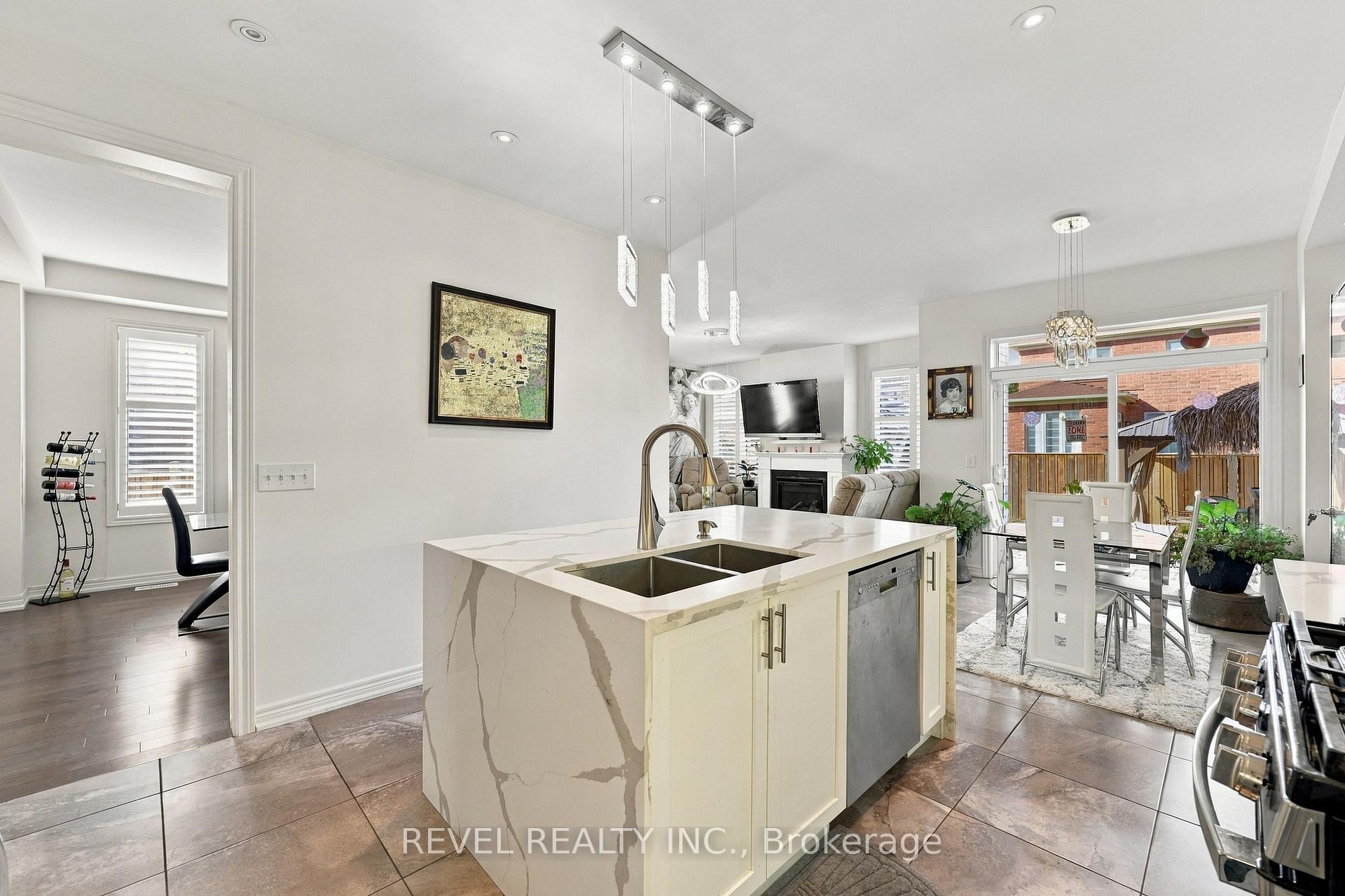 Photo 13 of 97 Narbonne Crescent, Hamilton, Stoney Creek Mountain — HOMEH