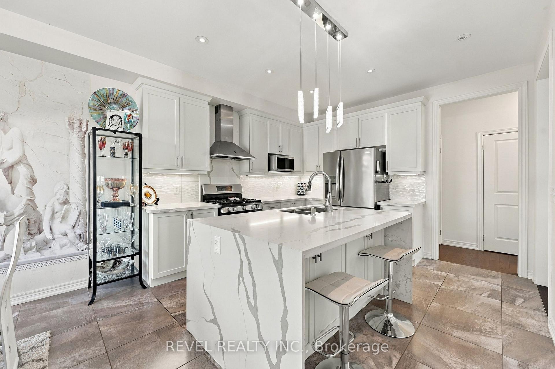 Photo 15 of 97 Narbonne Crescent, Hamilton, Stoney Creek Mountain — HOMEH