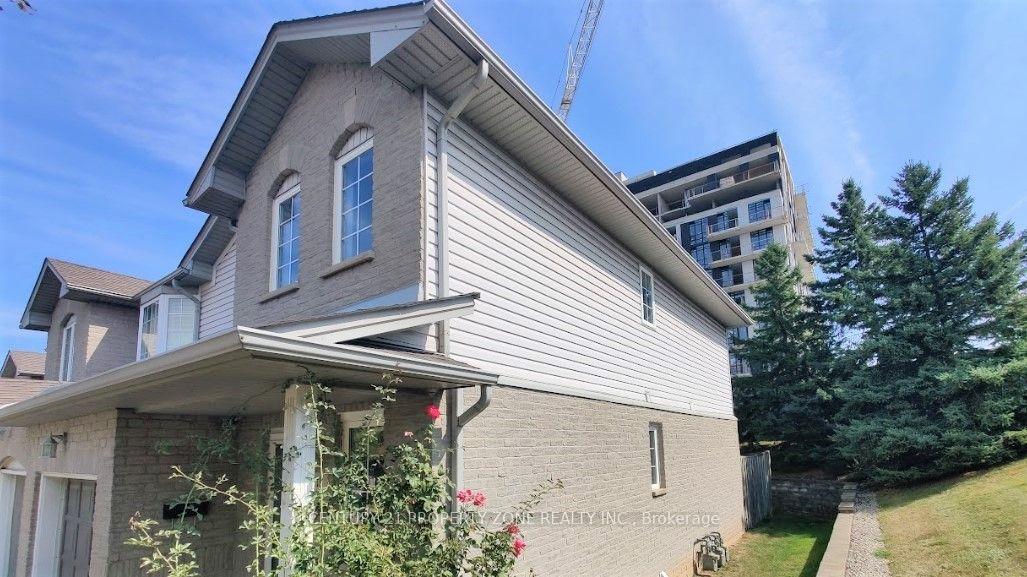 Photo 2 of Unit 18, 104 Frances Avenue, Hamilton, Lakeshore — HOMEH