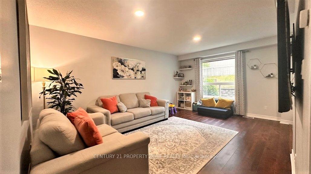 Photo 4 of Unit 18, 104 Frances Avenue, Hamilton, Lakeshore — HOMEH