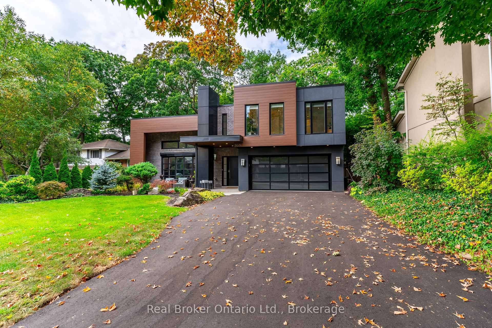Photo 1 of 5071 Spruce Avenue, Burlington, Appleby — HOMEH