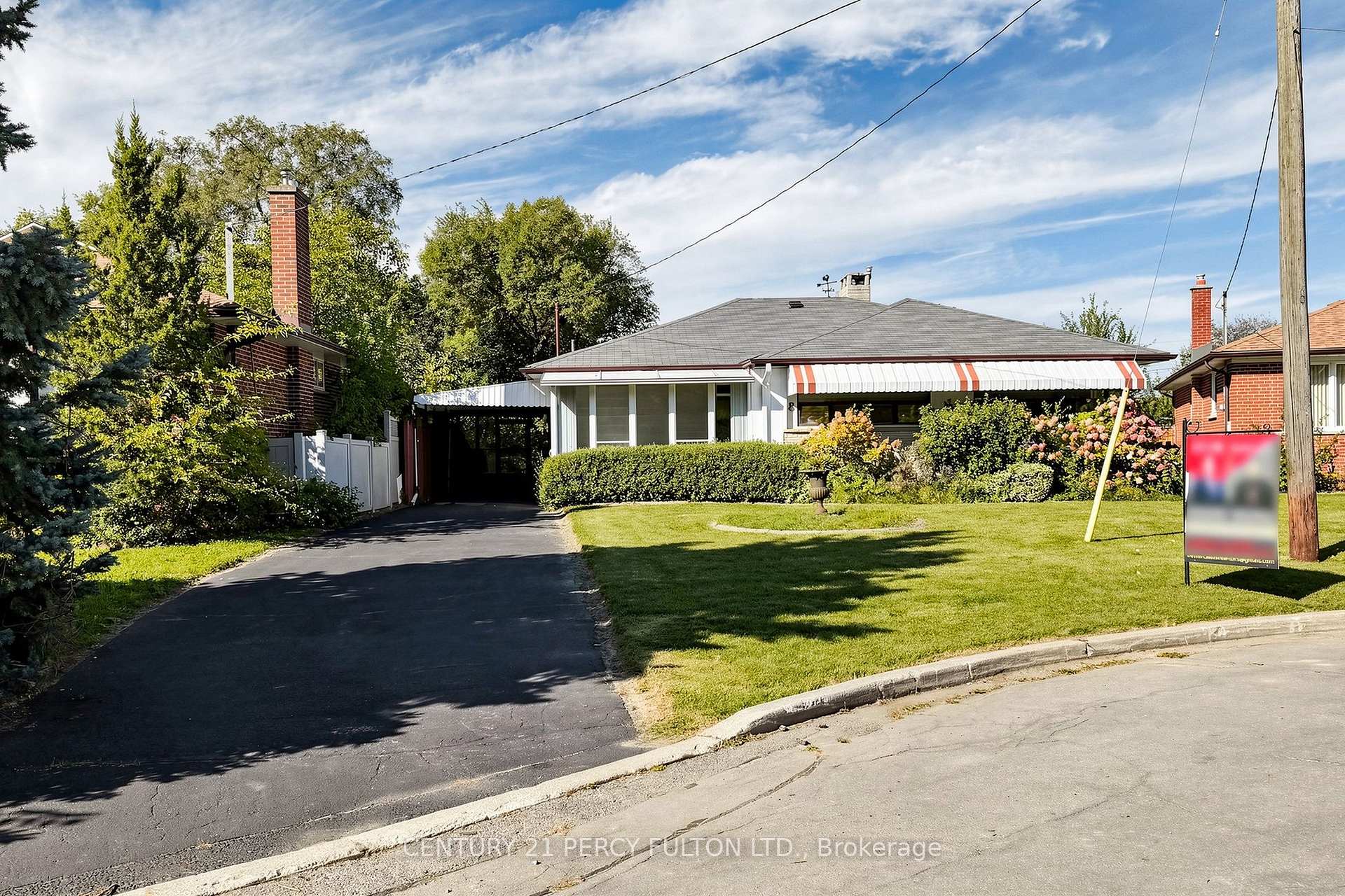 Photo 2 of 8 Wallbridge Court, North York, Willowdale West — HOMEH