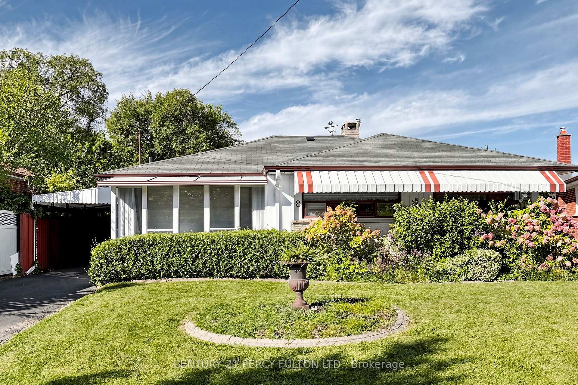 Photo 3 of 8 Wallbridge Court, North York, Willowdale West — HOMEH