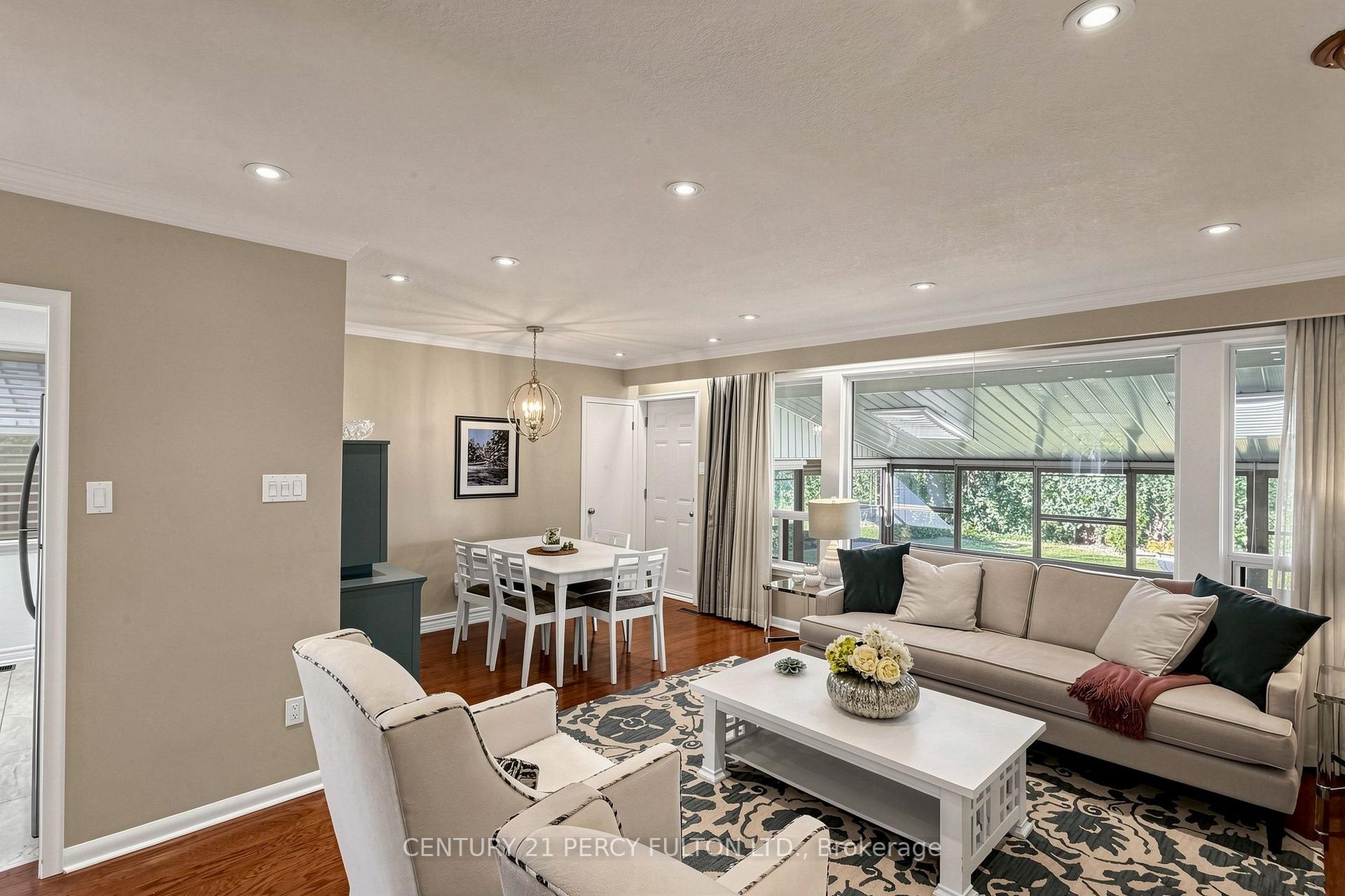 Photo 12 of 8 Wallbridge Court, North York, Willowdale West — HOMEH