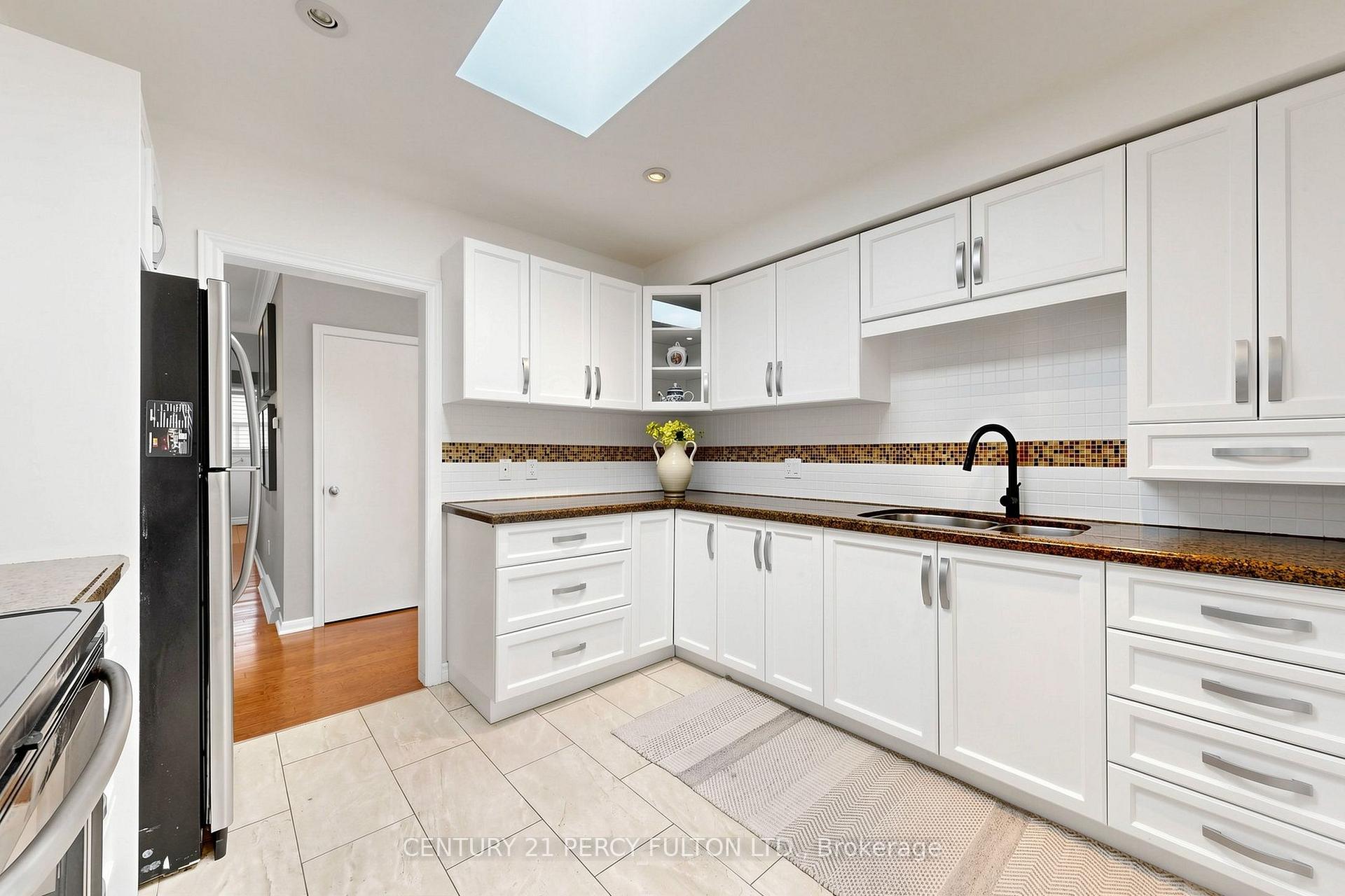 Photo 13 of 8 Wallbridge Court, North York, Willowdale West — HOMEH