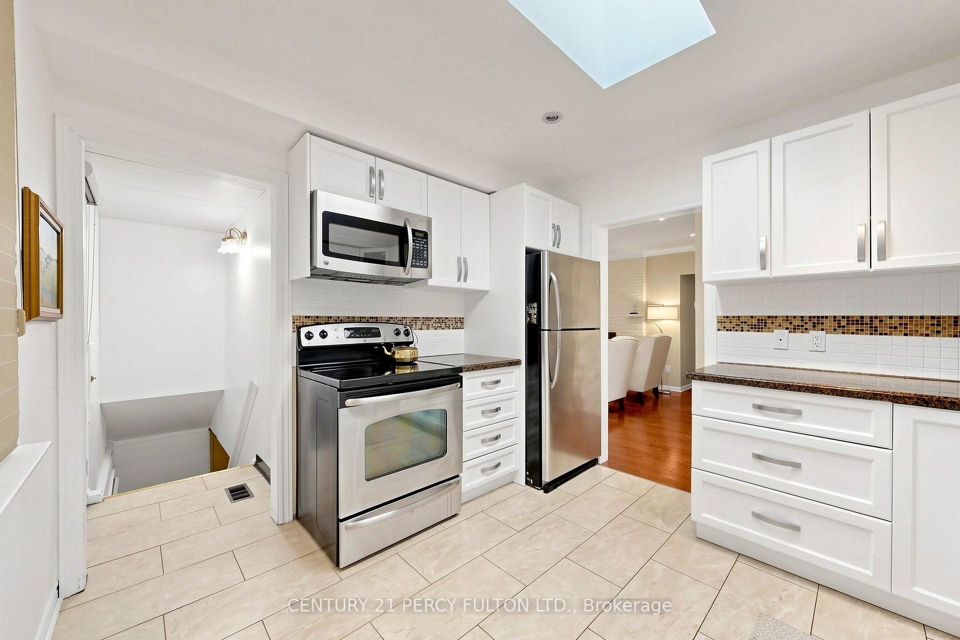 Photo 14 of 8 Wallbridge Court, North York, Willowdale West — HOMEH