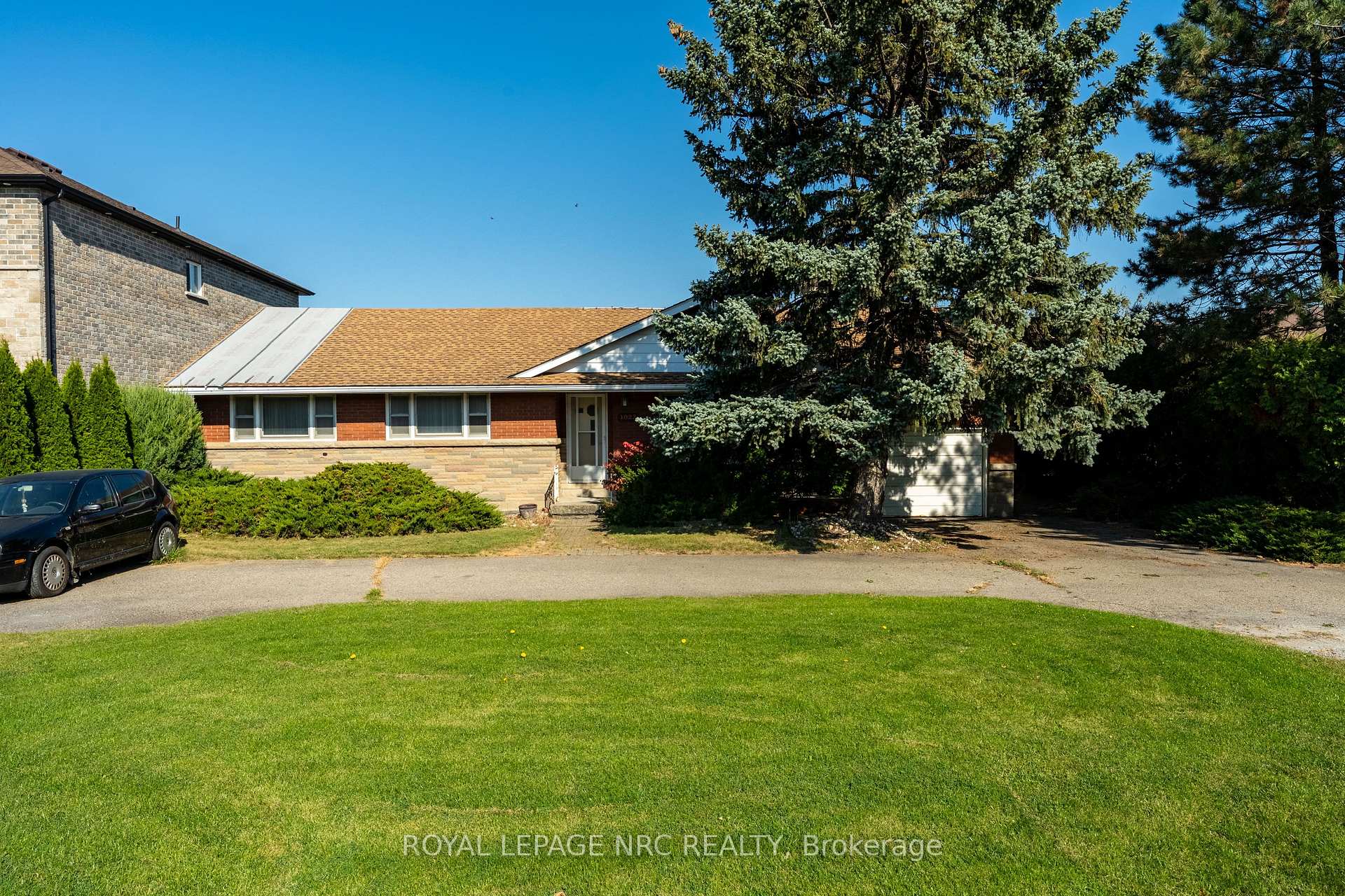 Photo 1 of 1023 North Service Road, Hamilton, Lakeshore — HOMEH