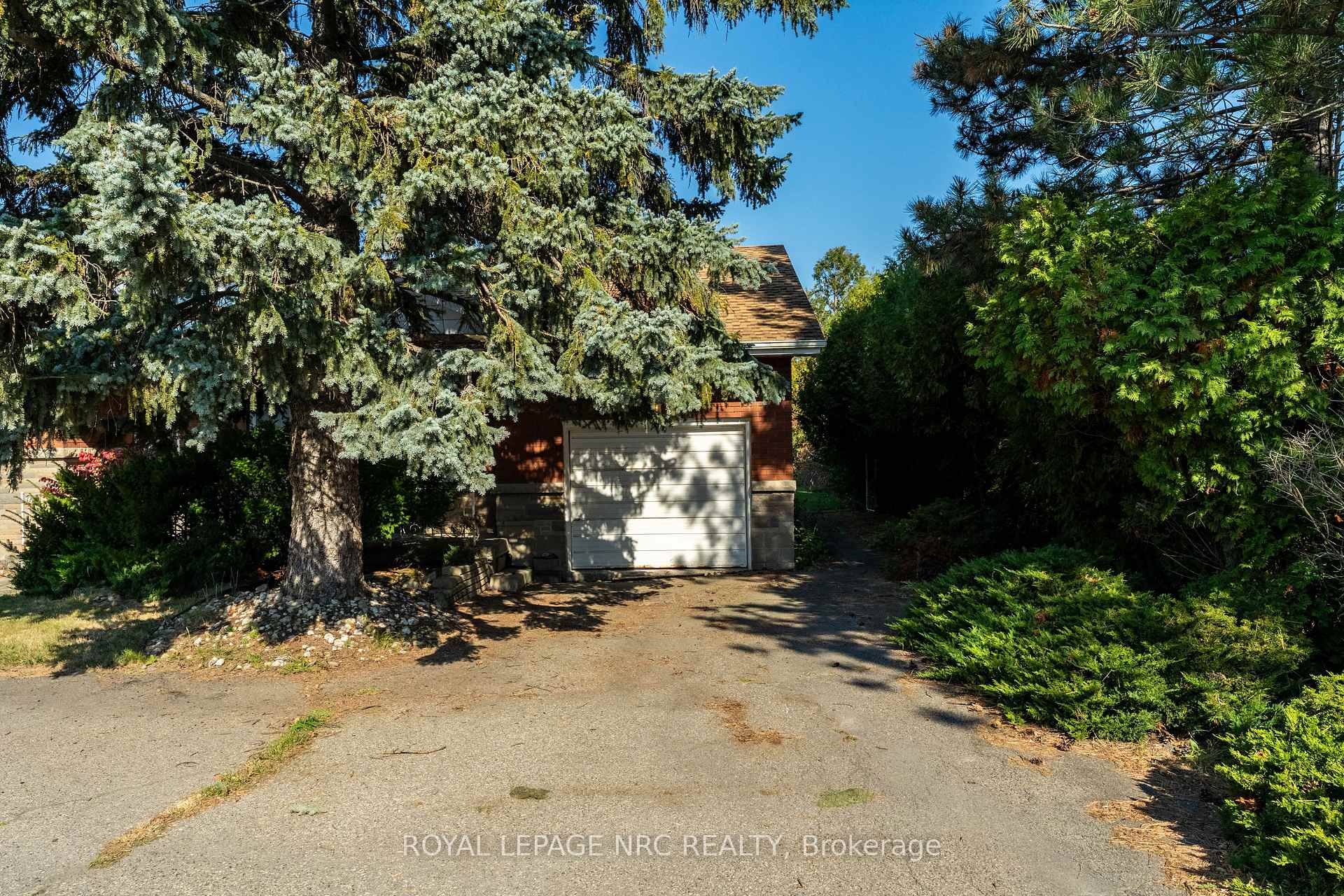 Photo 8 of 1023 North Service Road, Hamilton, Lakeshore — HOMEH