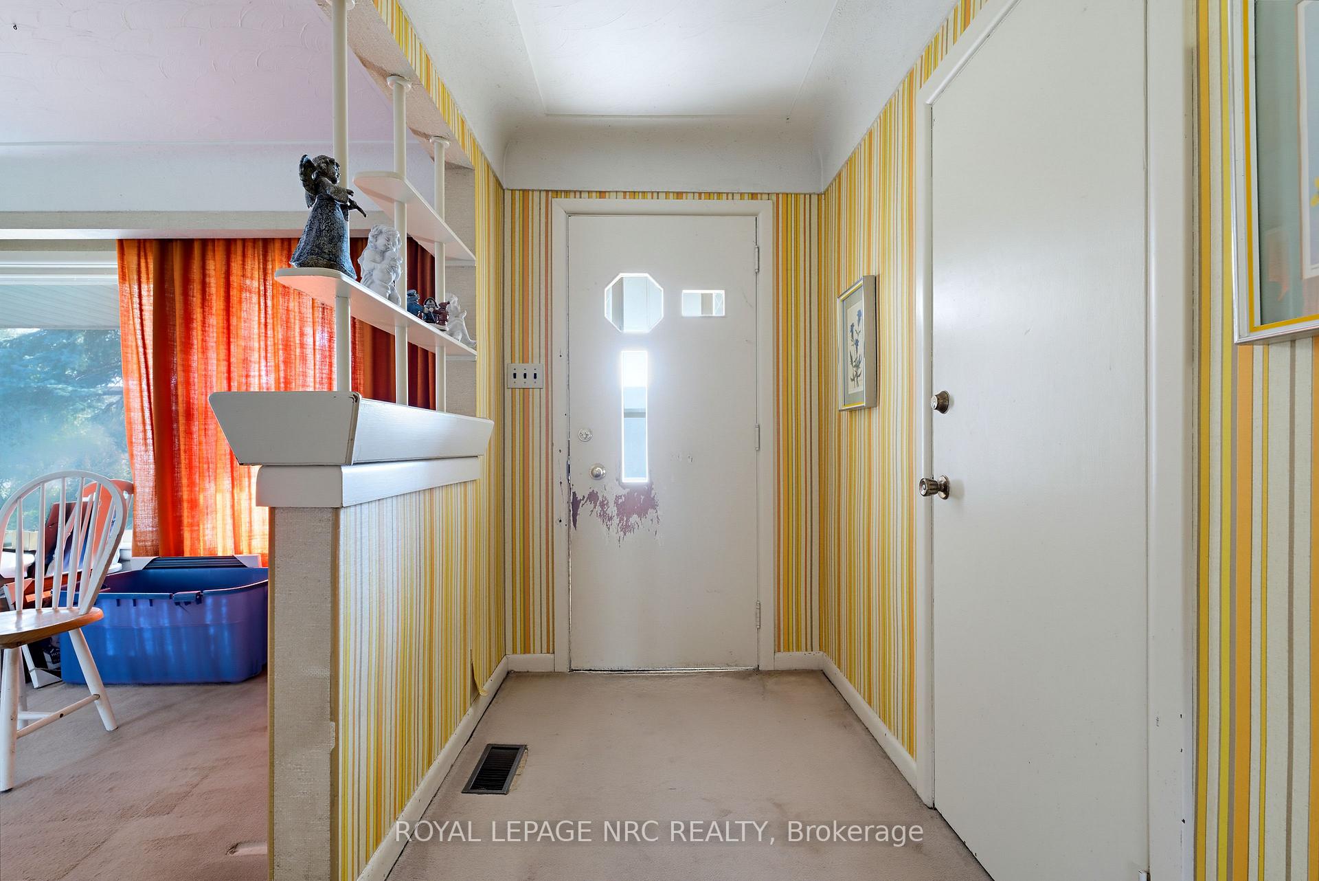 Photo 9 of 1023 North Service Road, Hamilton, Lakeshore — HOMEH