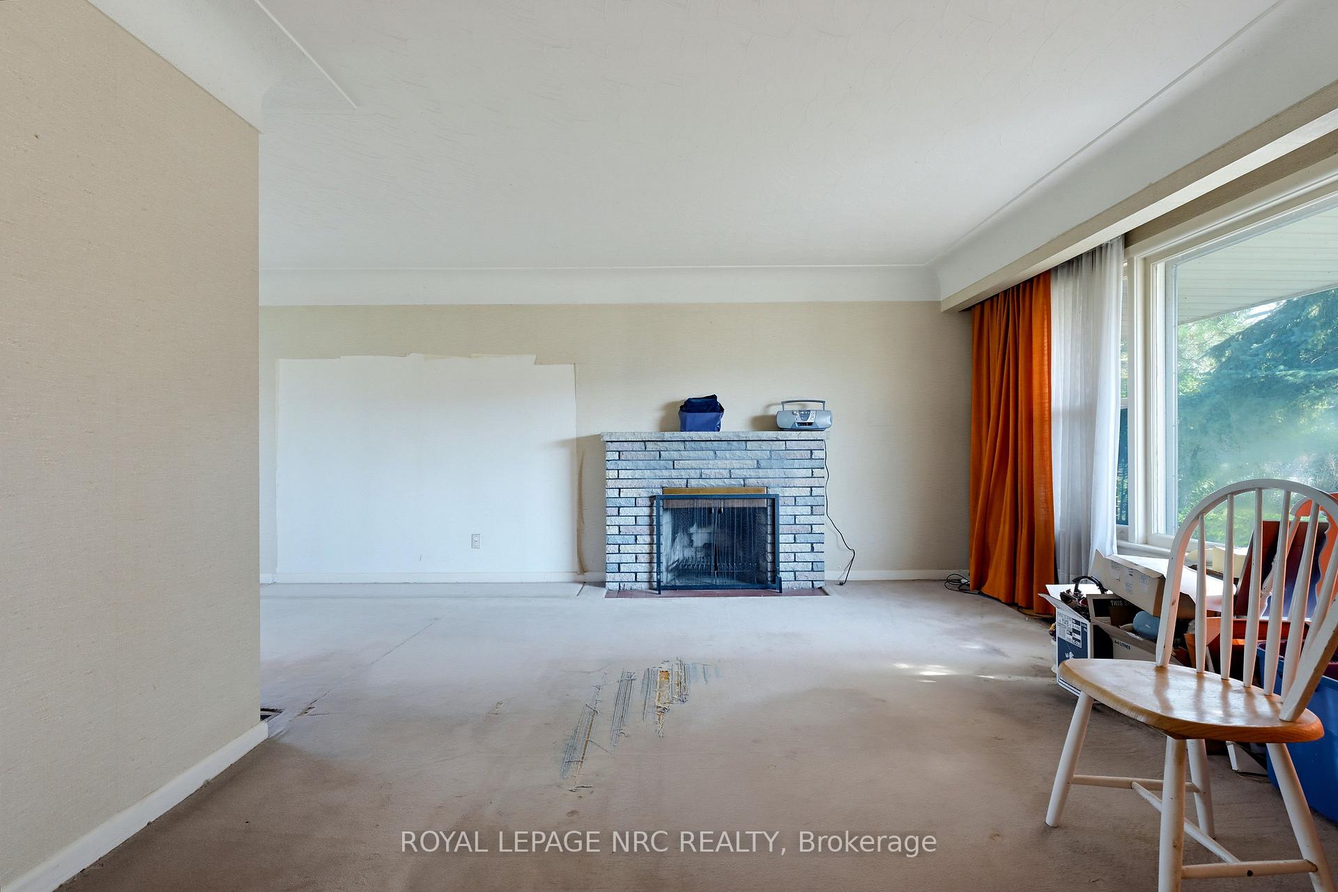 Photo 10 of 1023 North Service Road, Hamilton, Lakeshore — HOMEH