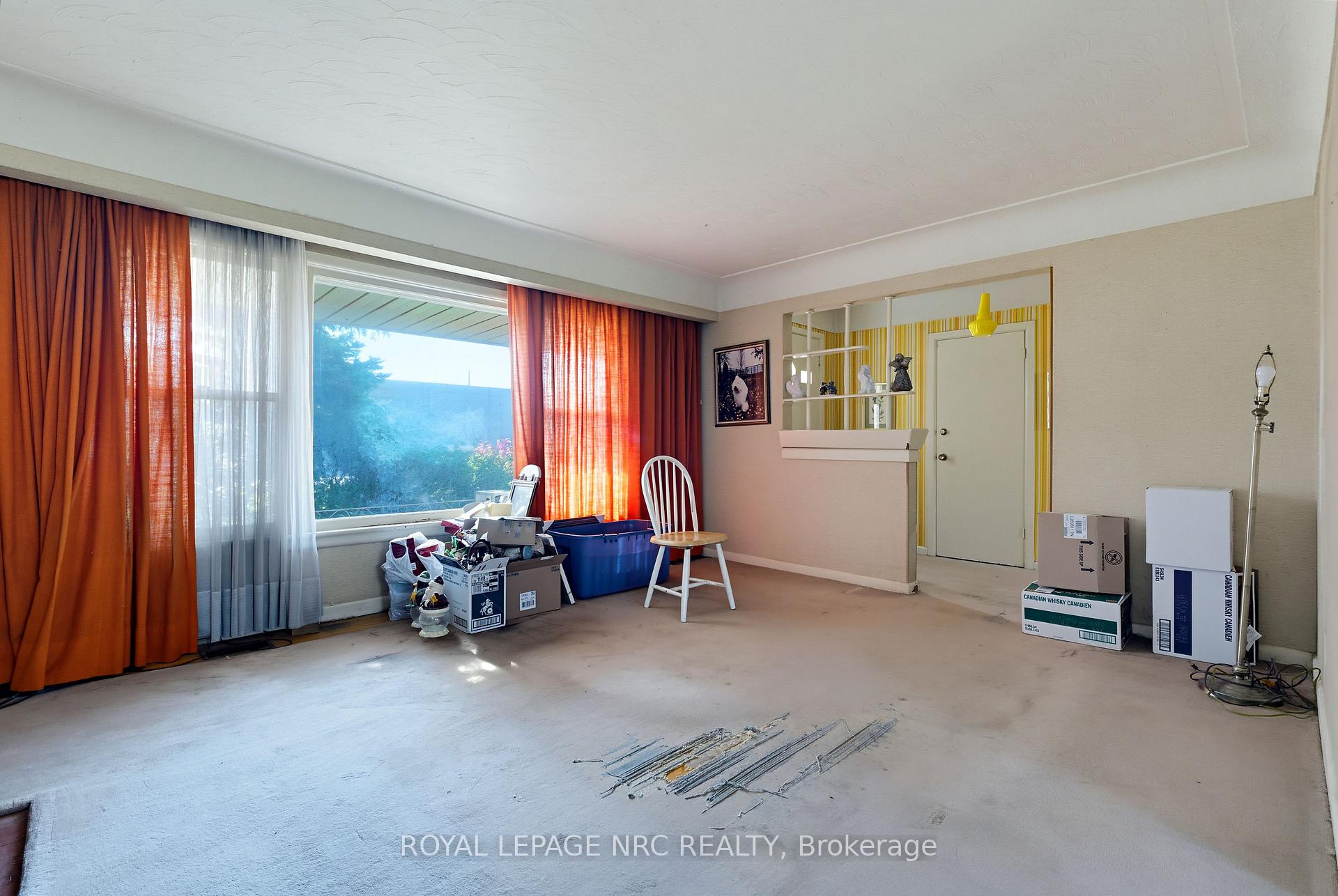 Photo 11 of 1023 North Service Road, Hamilton, Lakeshore — HOMEH