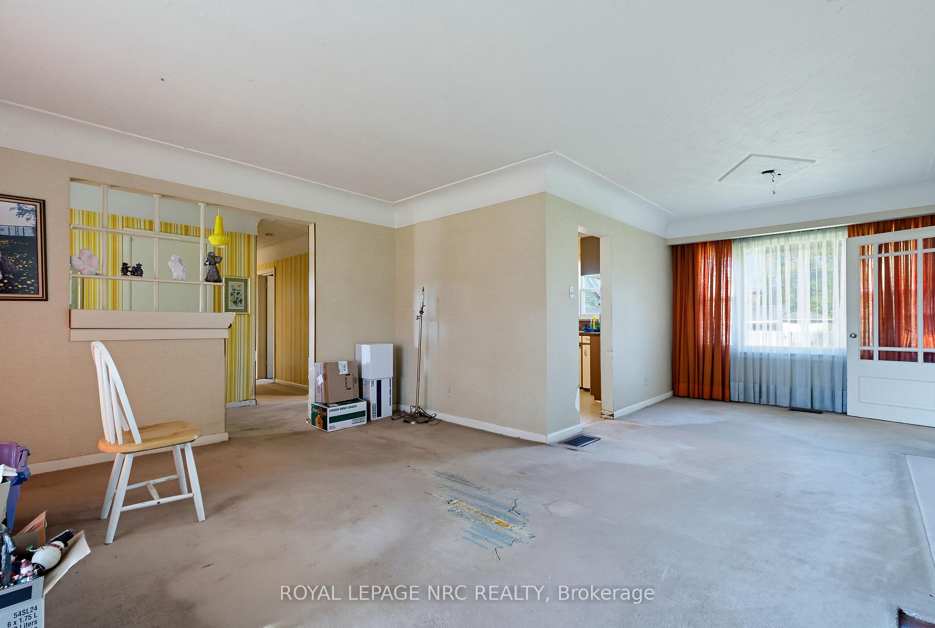 Photo 12 of 1023 North Service Road, Hamilton, Lakeshore — HOMEH
