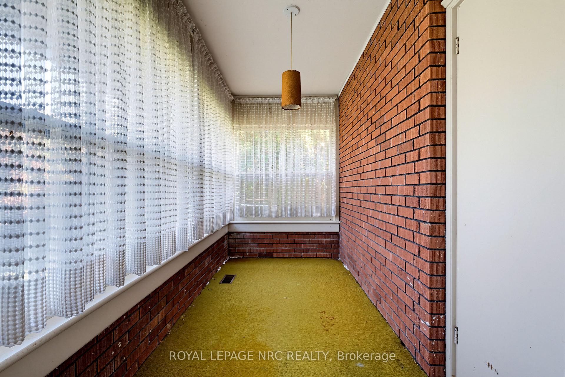 Photo 14 of 1023 North Service Road, Hamilton, Lakeshore — HOMEH