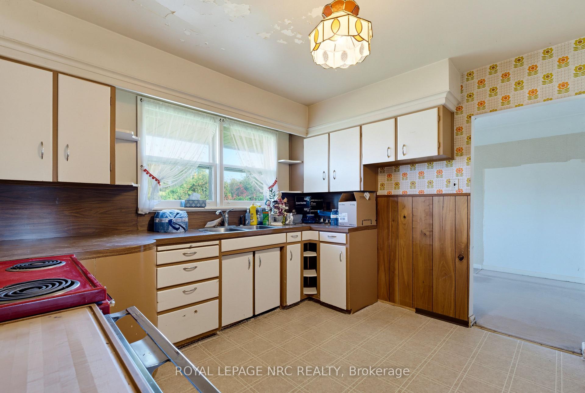 Photo 18 of 1023 North Service Road, Hamilton, Lakeshore — HOMEH