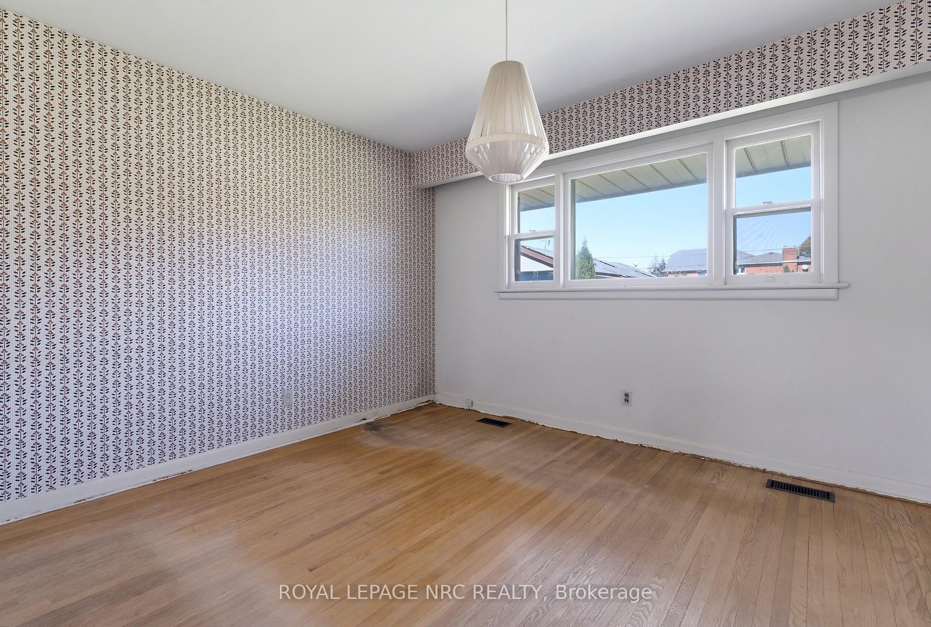 Photo 21 of 1023 North Service Road, Hamilton, Lakeshore — HOMEH