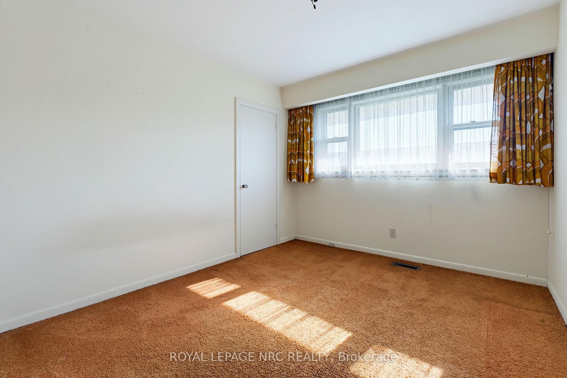 Photo 23 of 1023 North Service Road, Hamilton, Lakeshore — HOMEH