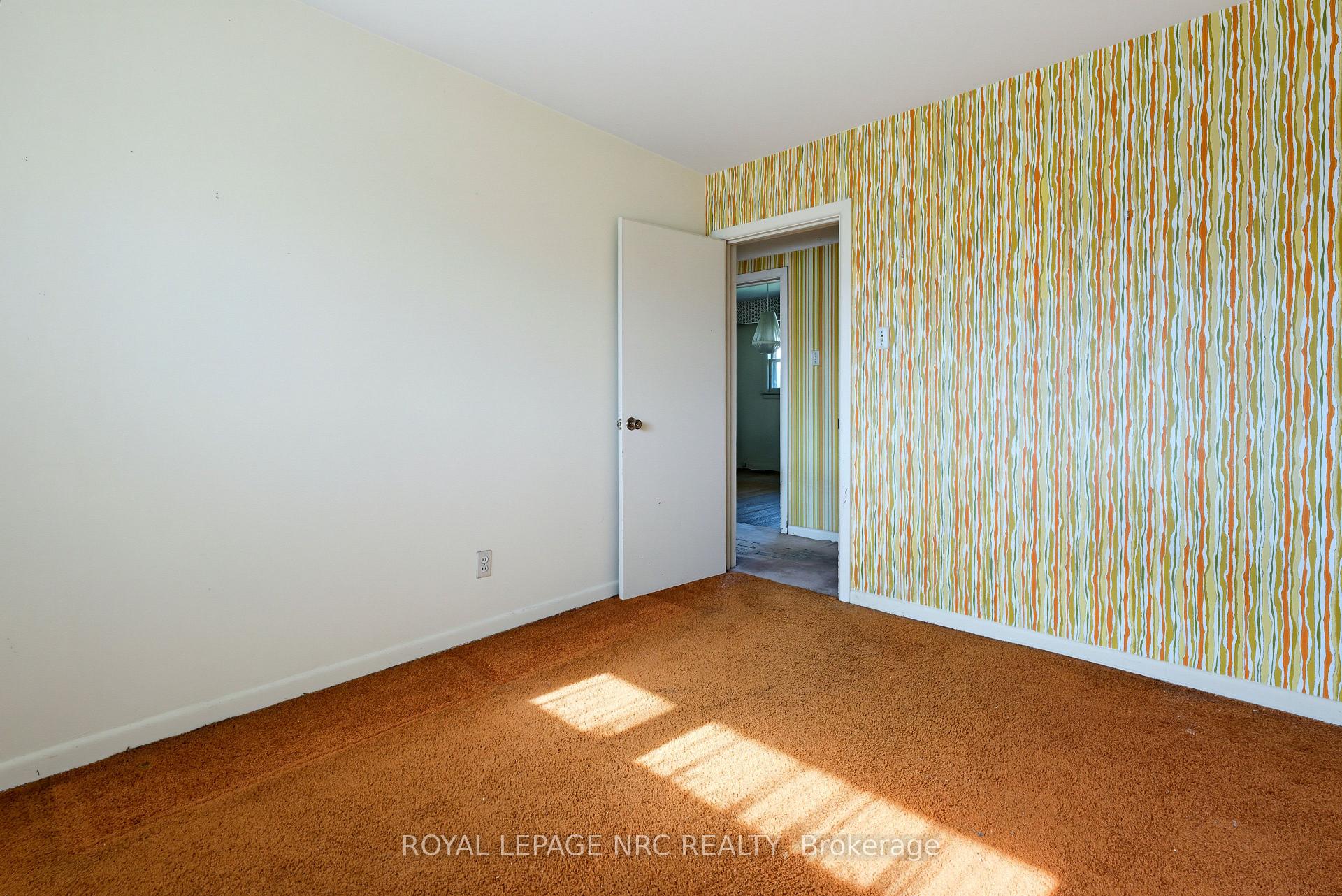 Photo 24 of 1023 North Service Road, Hamilton, Lakeshore — HOMEH