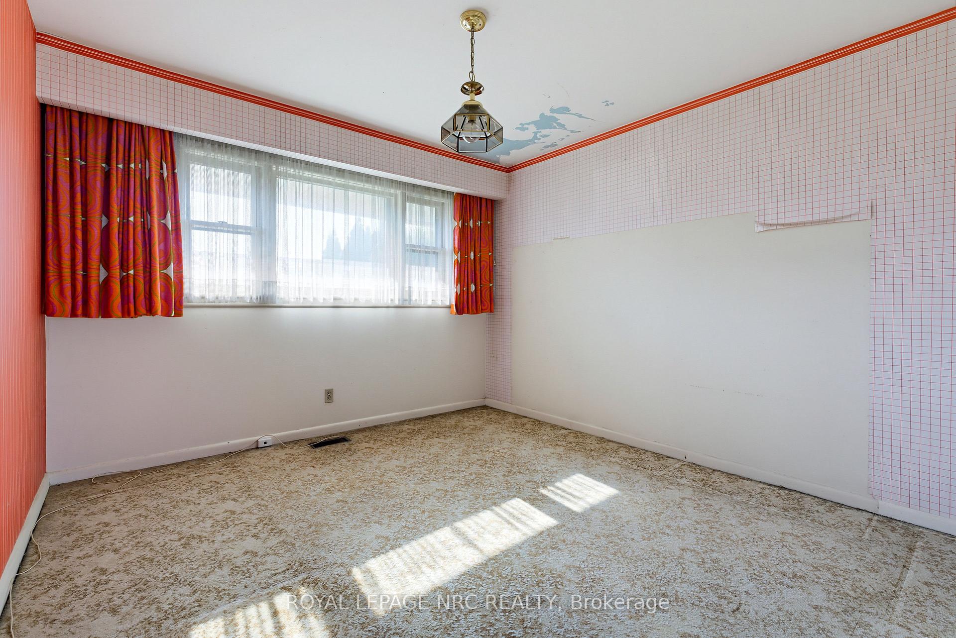 Photo 25 of 1023 North Service Road, Hamilton, Lakeshore — HOMEH