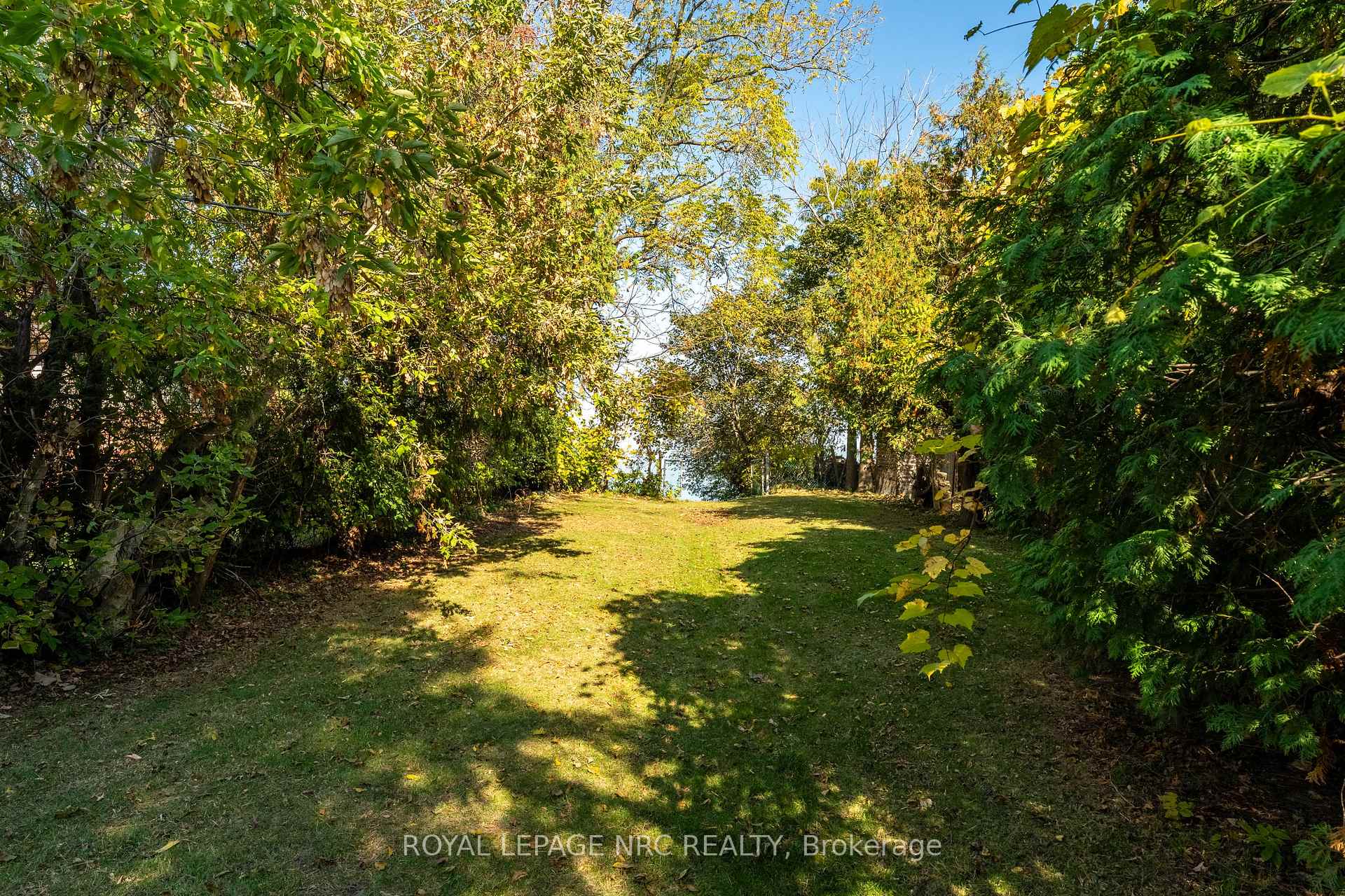 Photo 33 of 1023 North Service Road, Hamilton, Lakeshore — HOMEH