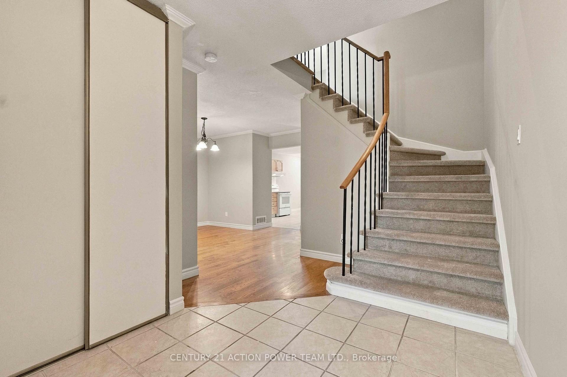 Photo 3 of 605 Latour Crescent, Ottawa, Fallingbrook/Gardenway South — HOMEH