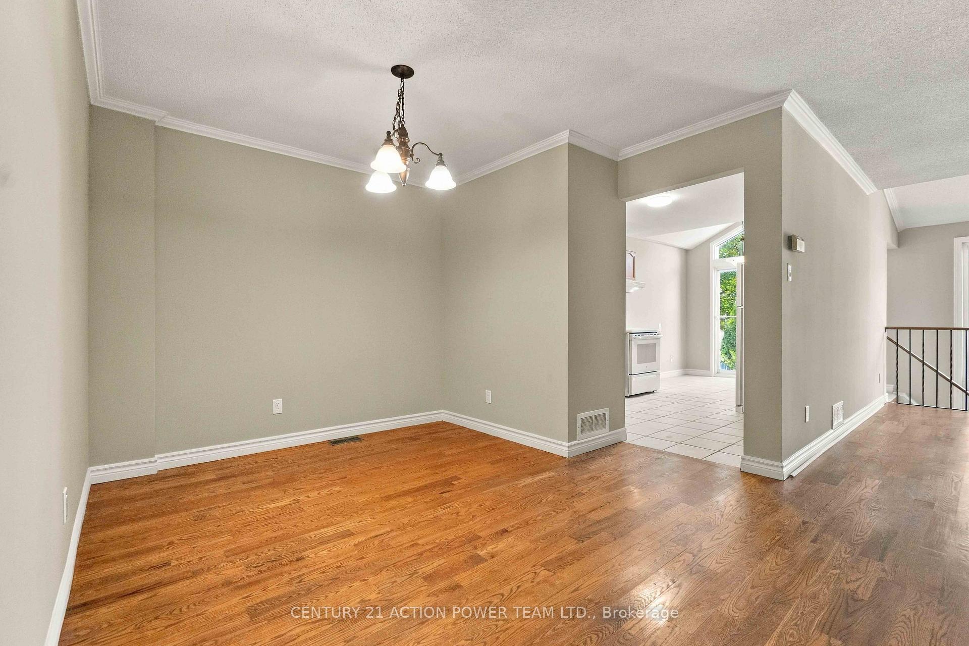 Photo 6 of 605 Latour Crescent, Ottawa, Fallingbrook/Gardenway South — HOMEH