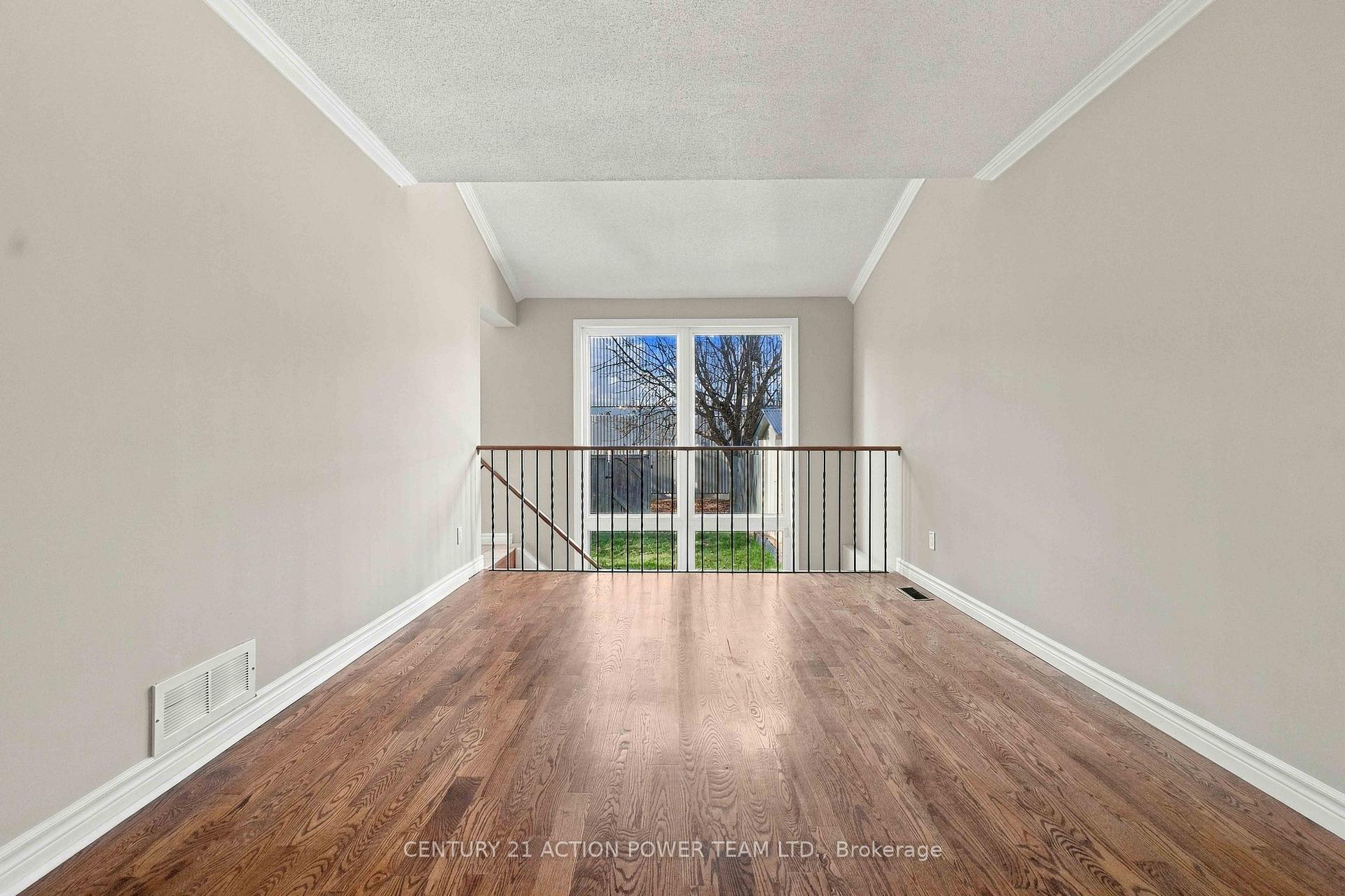 Photo 10 of 605 Latour Crescent, Ottawa, Fallingbrook/Gardenway South — HOMEH