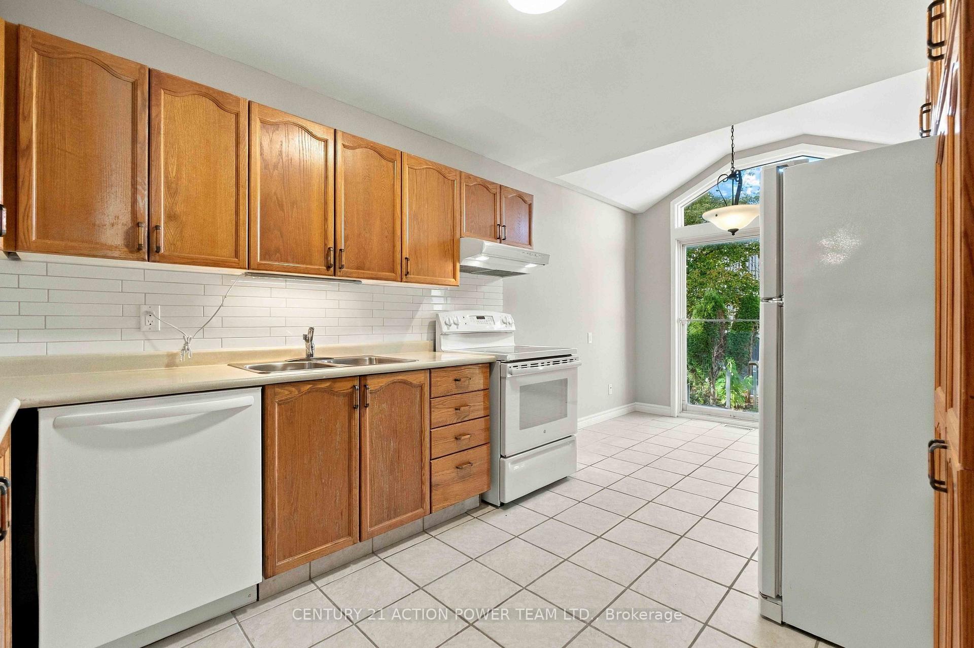 Photo 12 of 605 Latour Crescent, Ottawa, Fallingbrook/Gardenway South — HOMEH