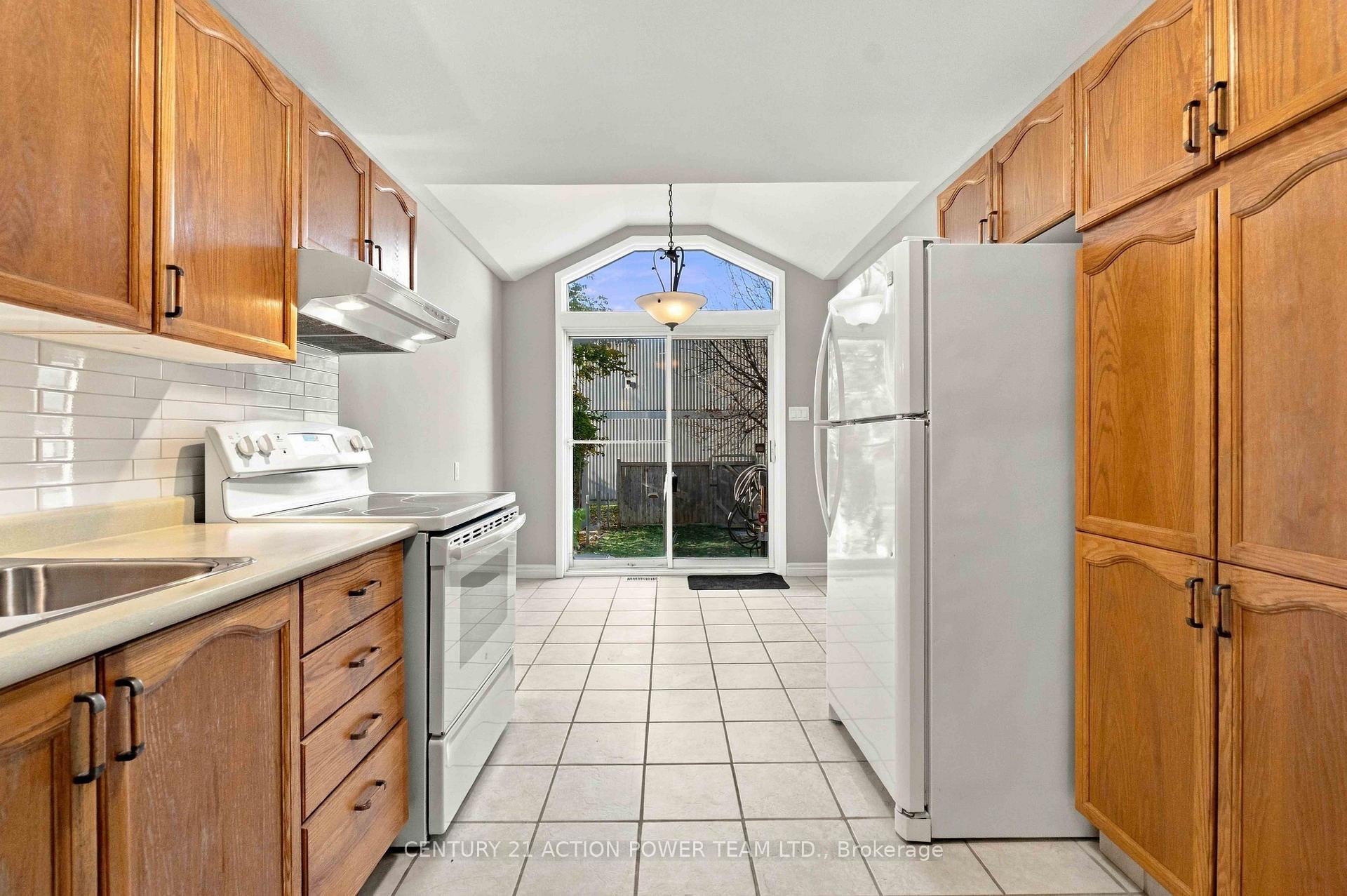 Photo 13 of 605 Latour Crescent, Ottawa, Fallingbrook/Gardenway South — HOMEH