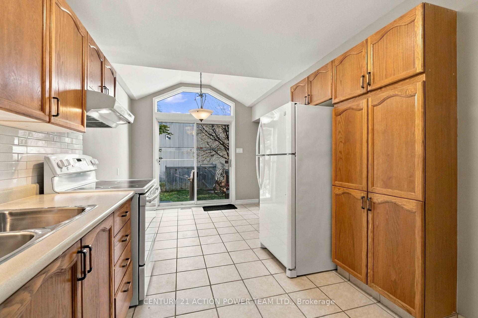Photo 14 of 605 Latour Crescent, Ottawa, Fallingbrook/Gardenway South — HOMEH