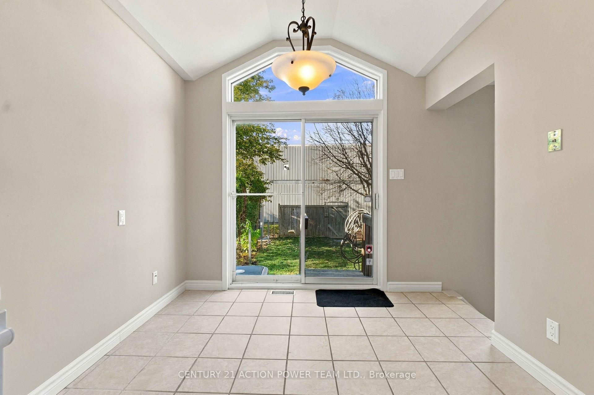 Photo 16 of 605 Latour Crescent, Ottawa, Fallingbrook/Gardenway South — HOMEH