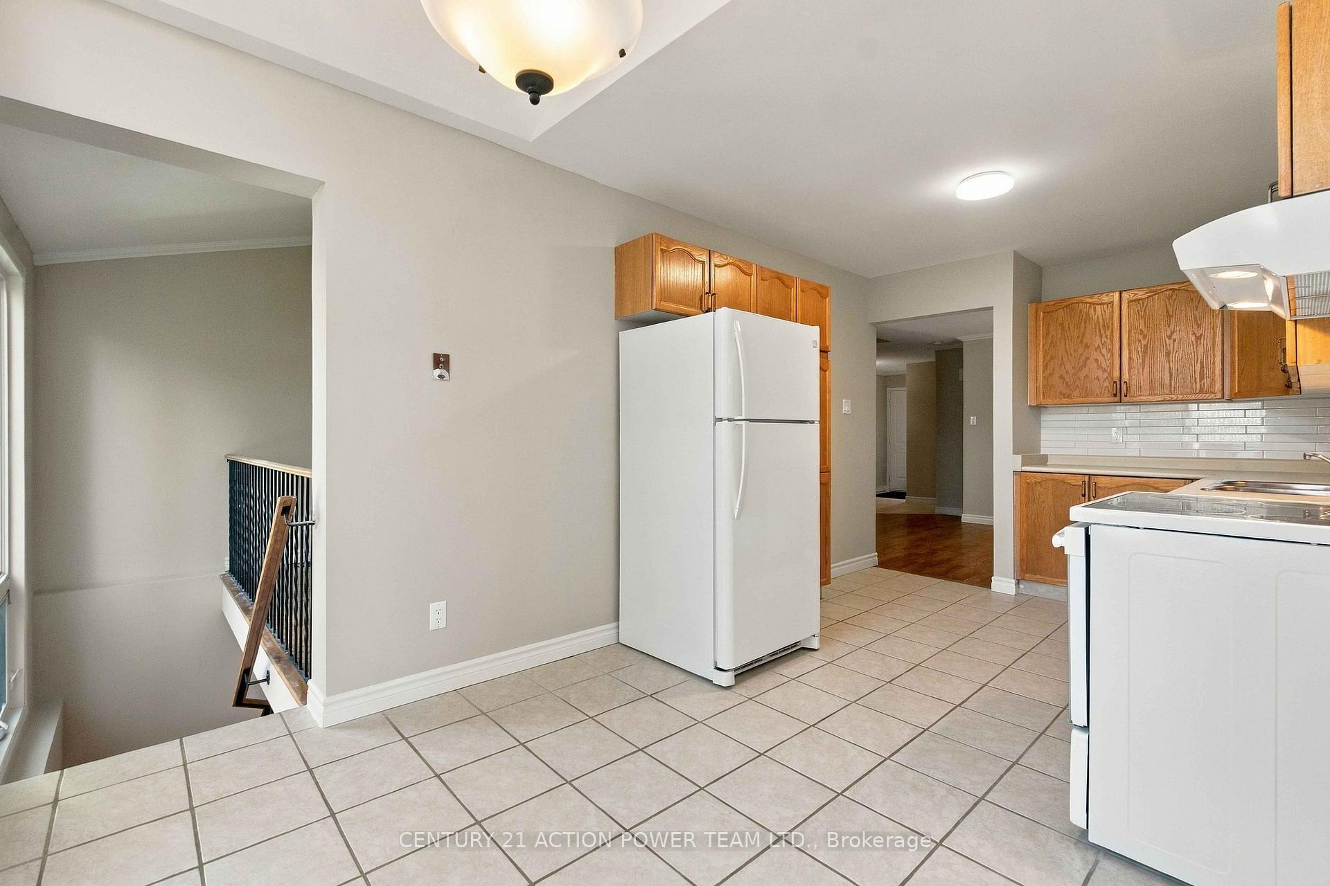 Photo 18 of 605 Latour Crescent, Ottawa, Fallingbrook/Gardenway South — HOMEH