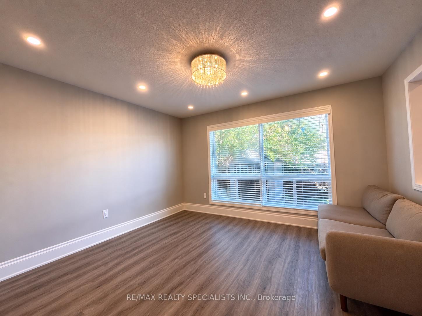 Photo 5 of Unit Upper, 1061 Clark Boulevard, Milton, Beaty — HOMEH