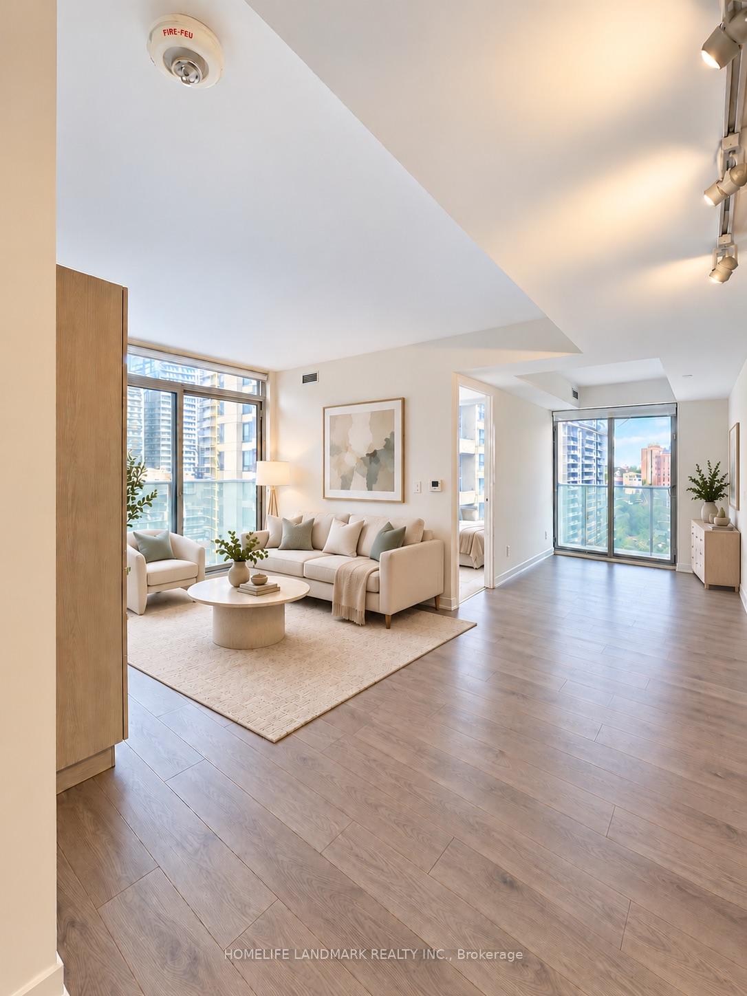 Front of Unit 905, 501 Yonge Street
