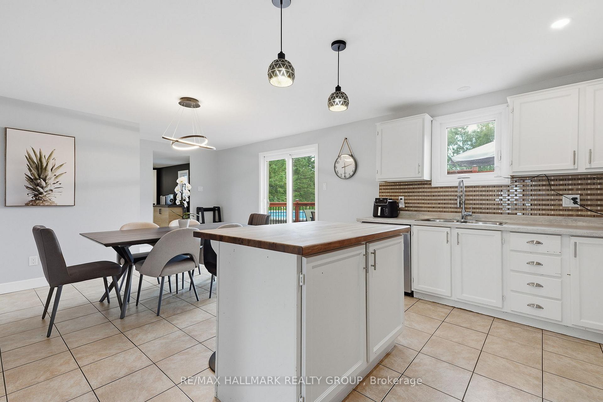 Photo 12 of 1236 St Albert Road, Russell, Embrun — HOMEH