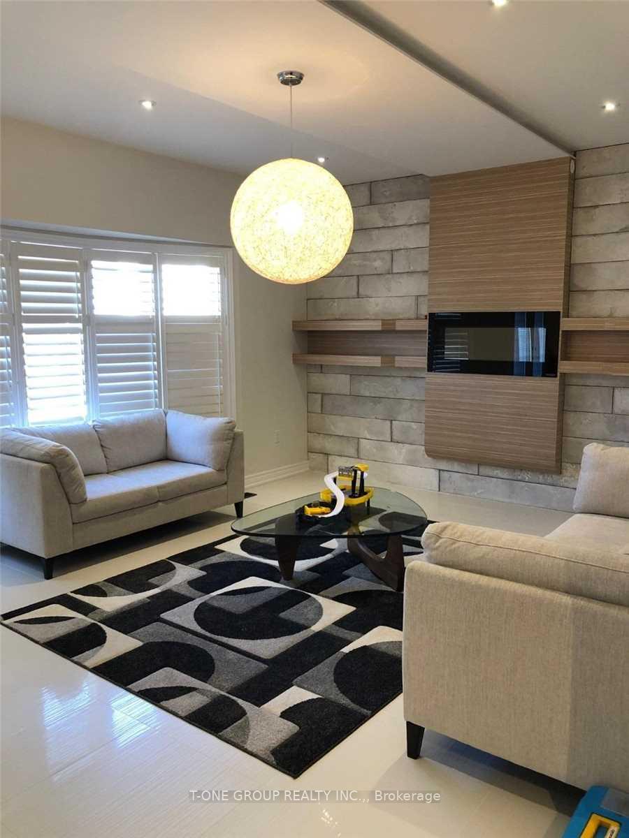 Photo 2 of 24 Alpaca Drive, Richmond Hill, Jefferson — HOMEH