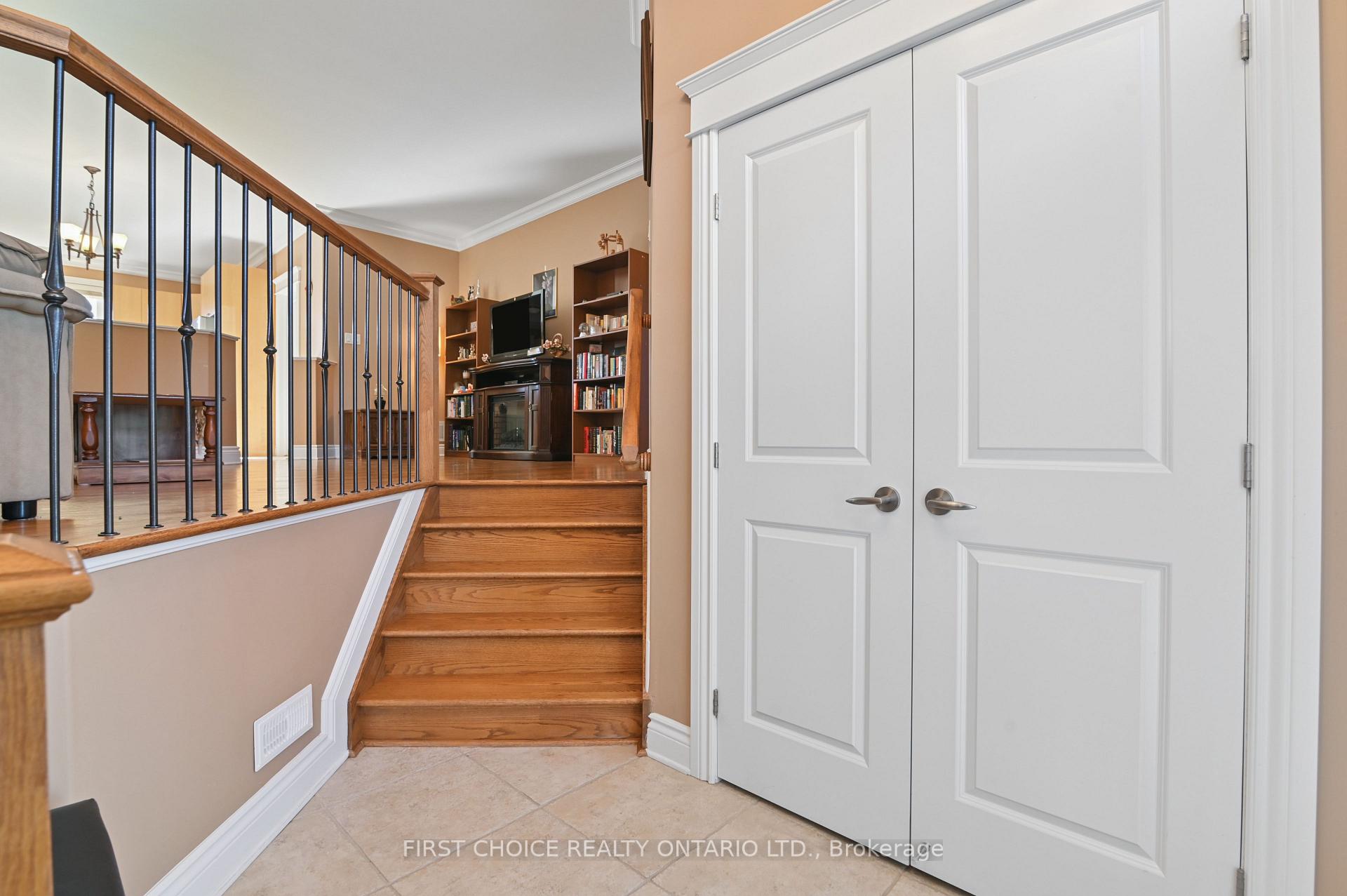 Photo 5 of 6391 Blossom Trail Drive, Ottawa, Greely — HOMEH