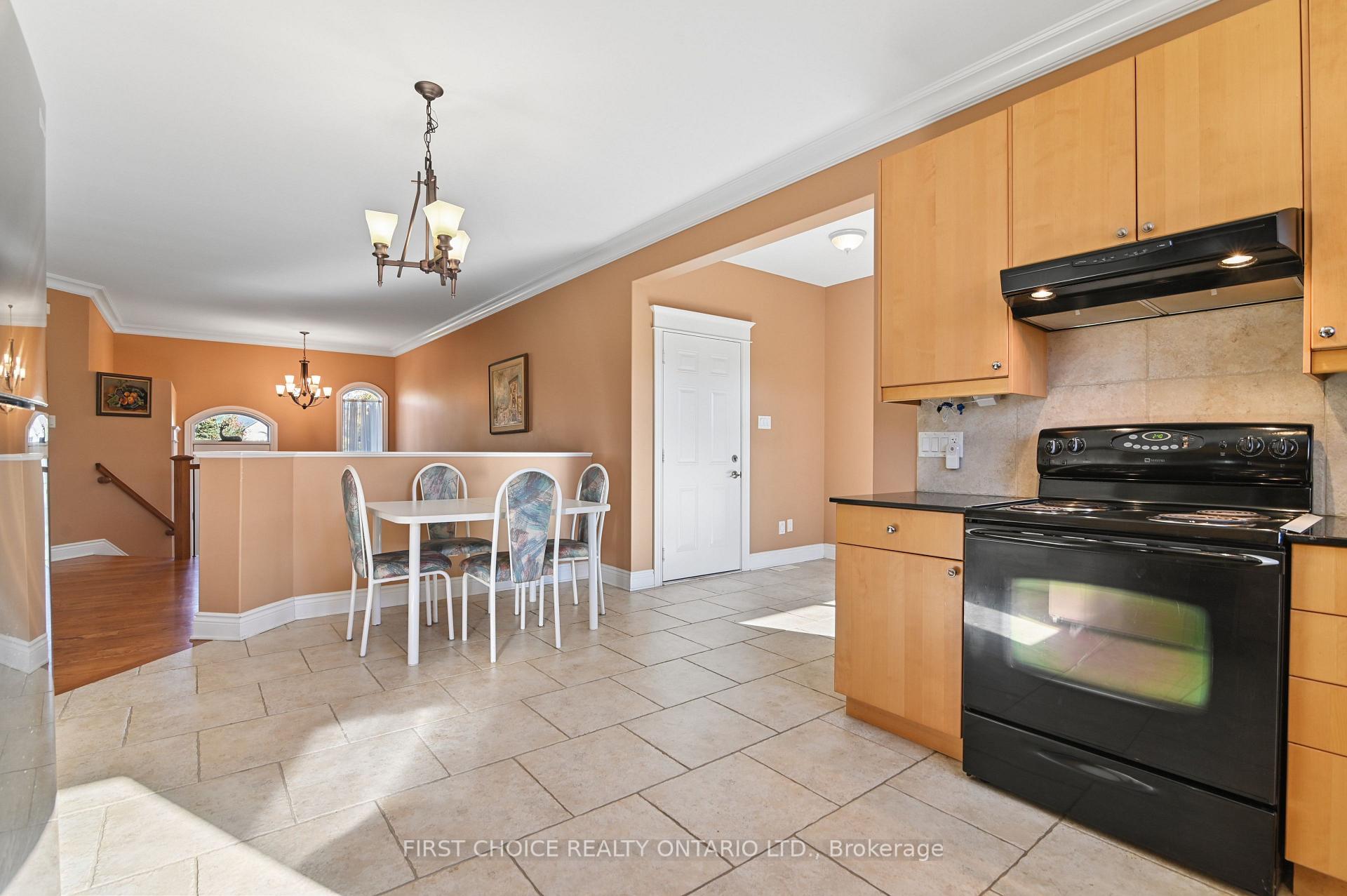 Photo 12 of 6391 Blossom Trail Drive, Ottawa, Greely — HOMEH